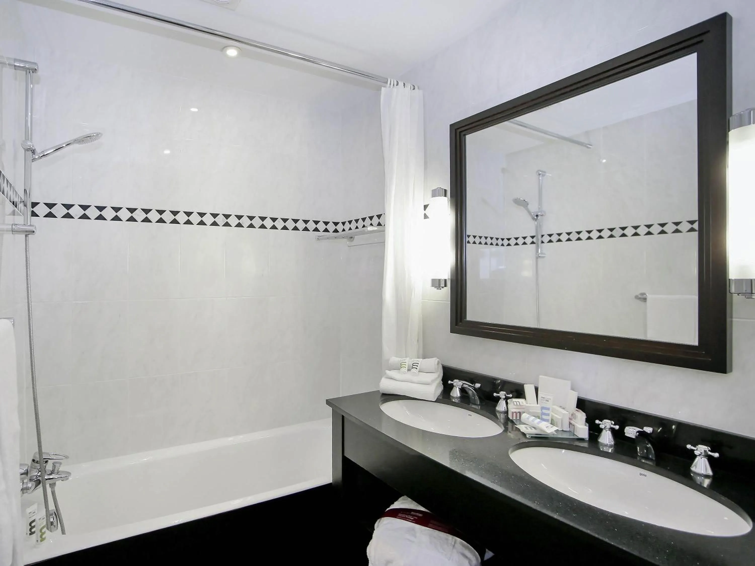 Bedroom in Hotel Mercure La Baule Majestic