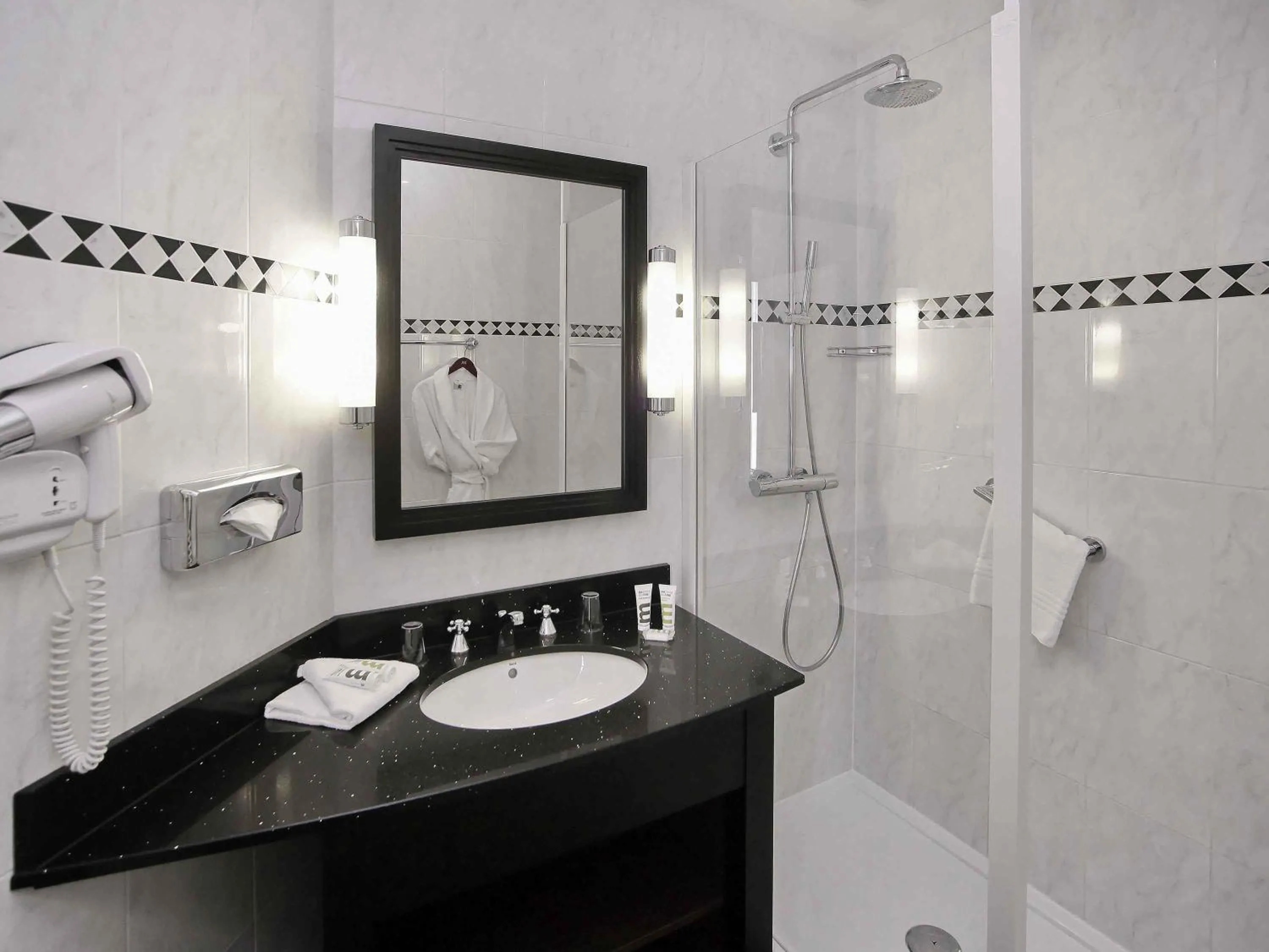 Bedroom in Hotel Mercure La Baule Majestic