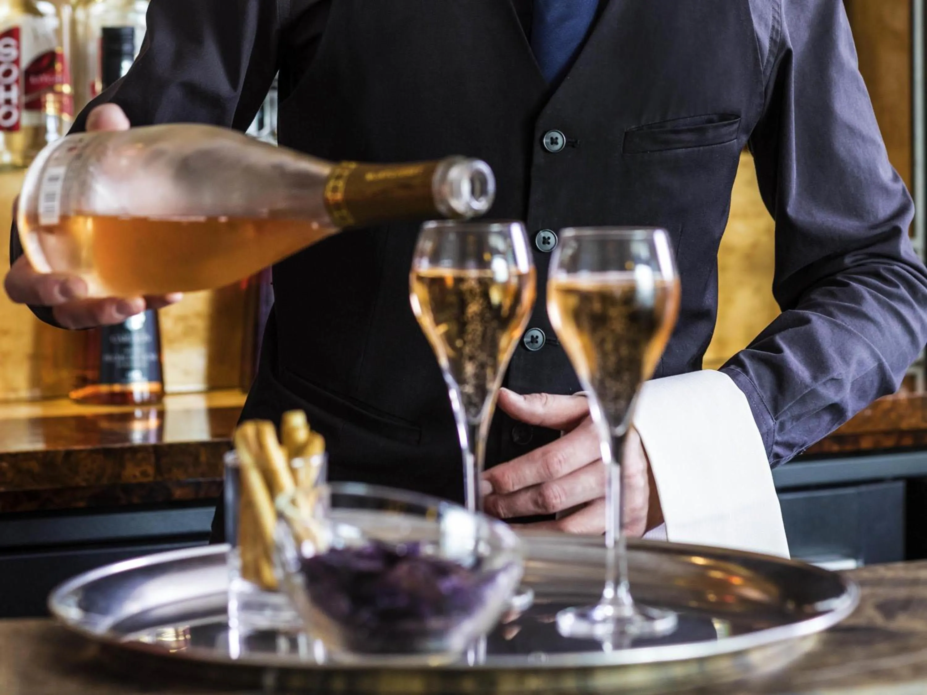 Lounge or bar in Hotel Mercure La Baule Majestic