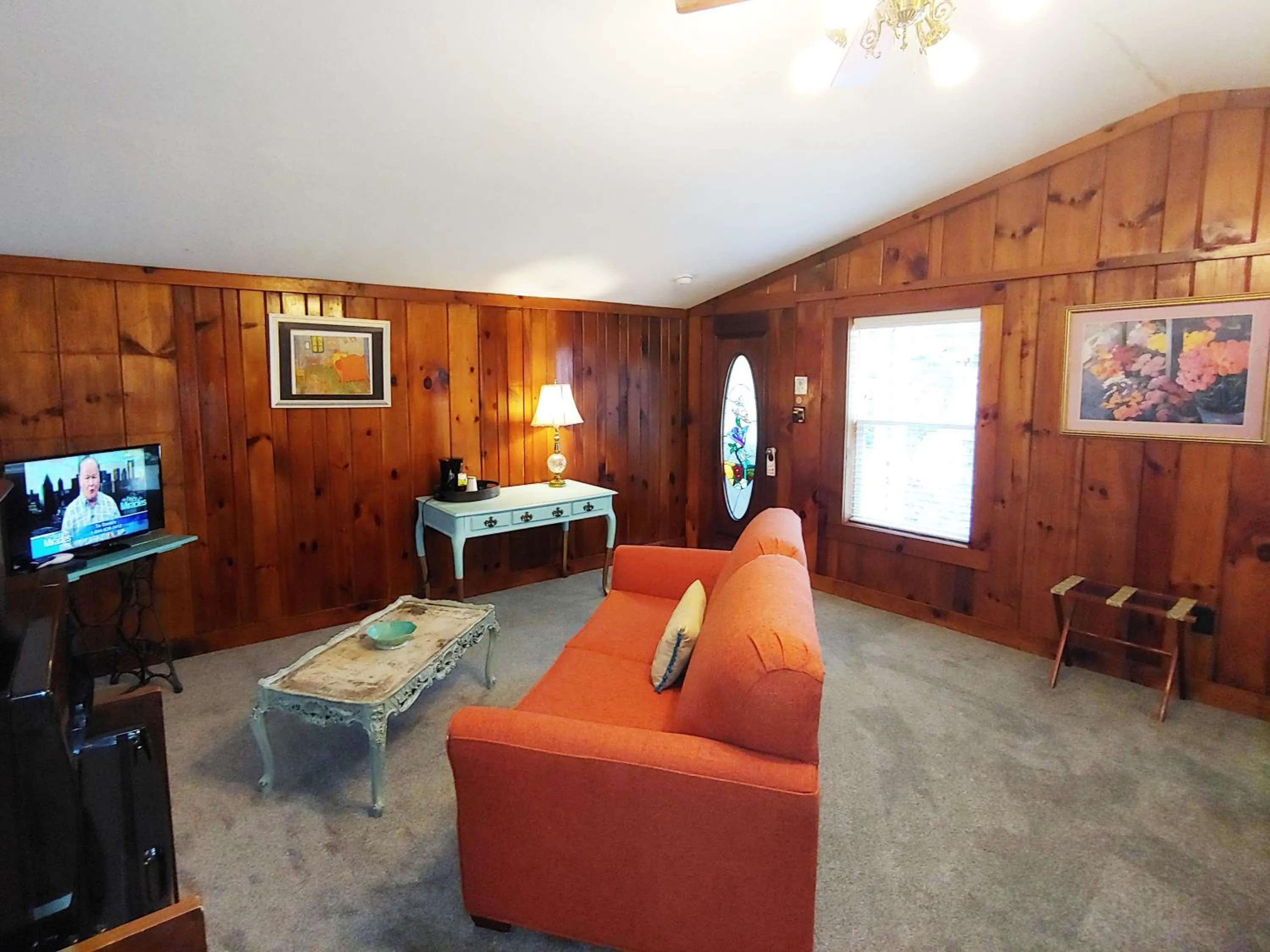 Photo of the whole room in McKinley Edwards Inn