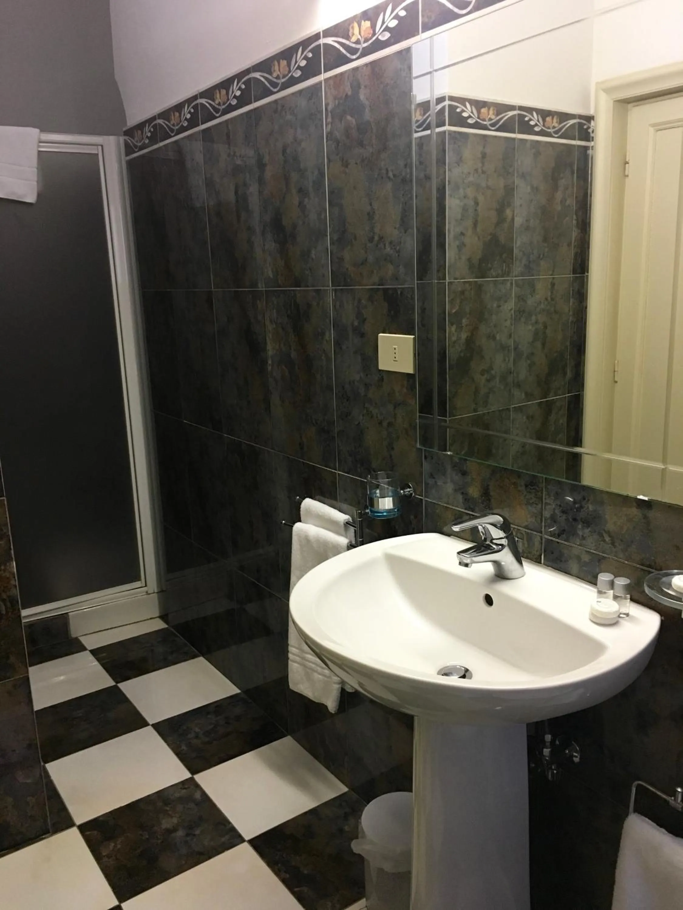 Shower in Soggiorno Antica Torre