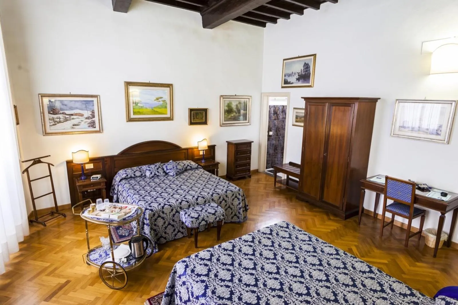 Shower, Bed in Soggiorno Antica Torre