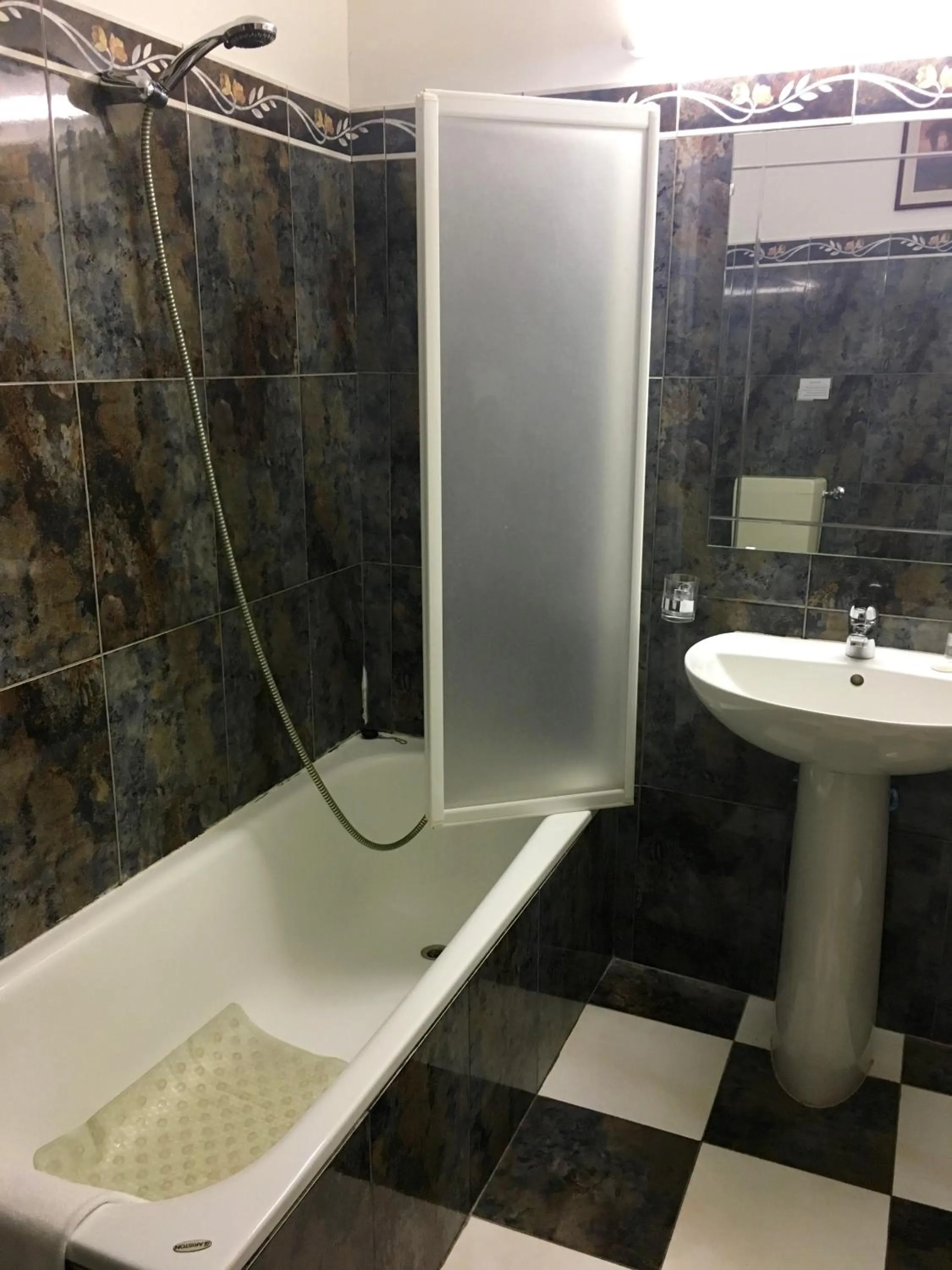 Shower in Soggiorno Antica Torre