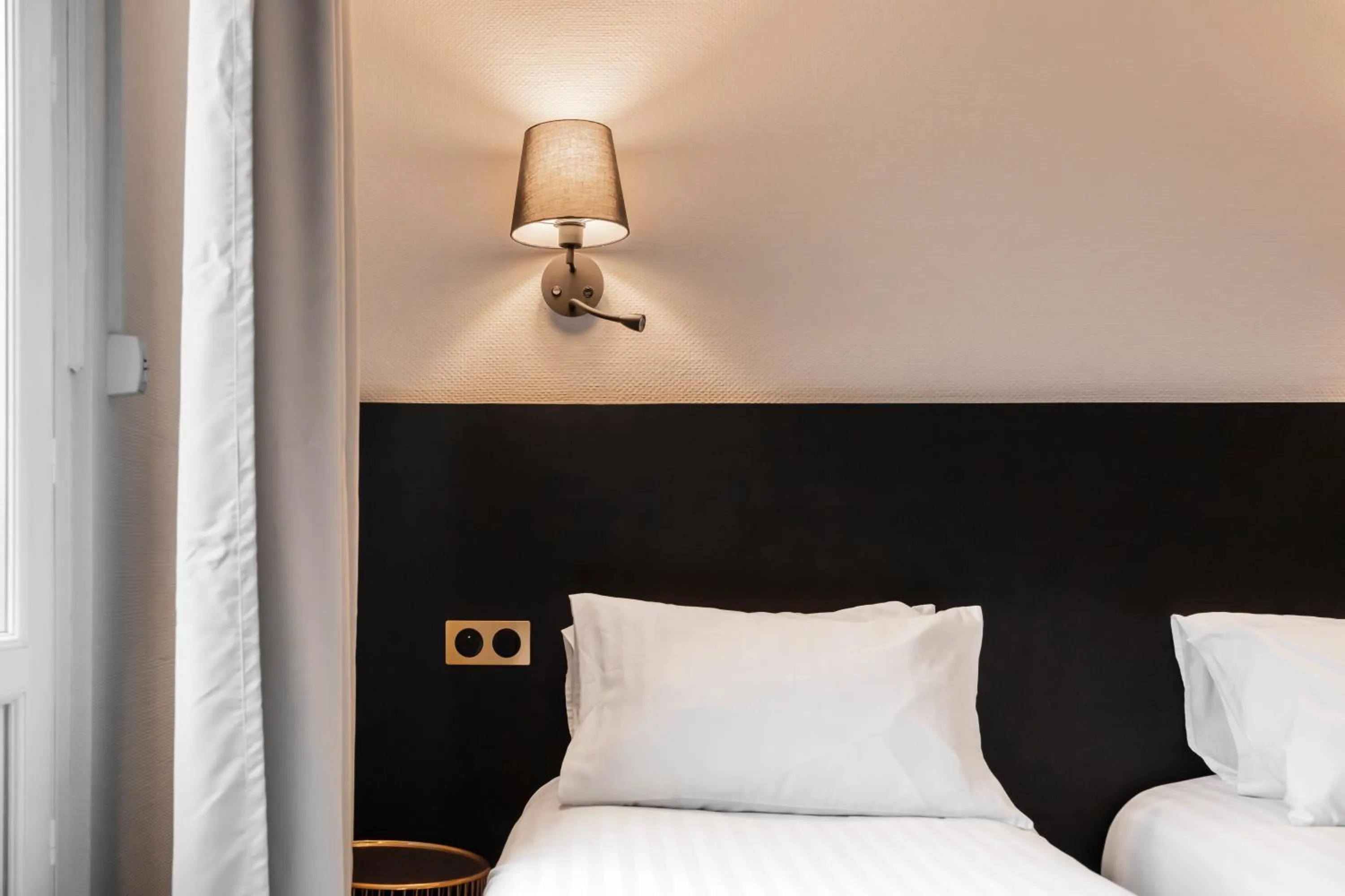 Bed in Hôtel du Parc Thionville Centre