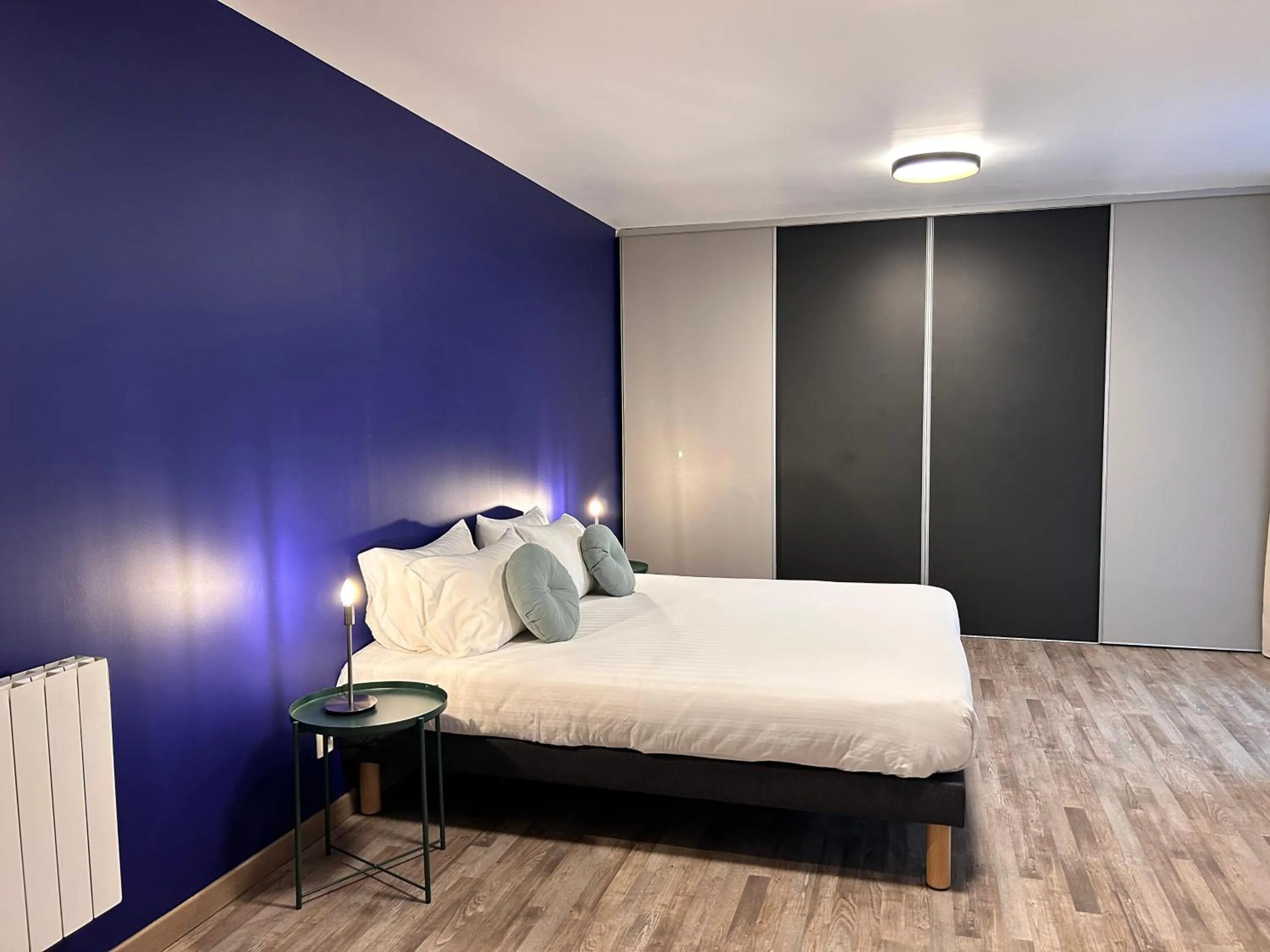 Photo of the whole room, Bed in Hôtel du Parc Thionville Centre