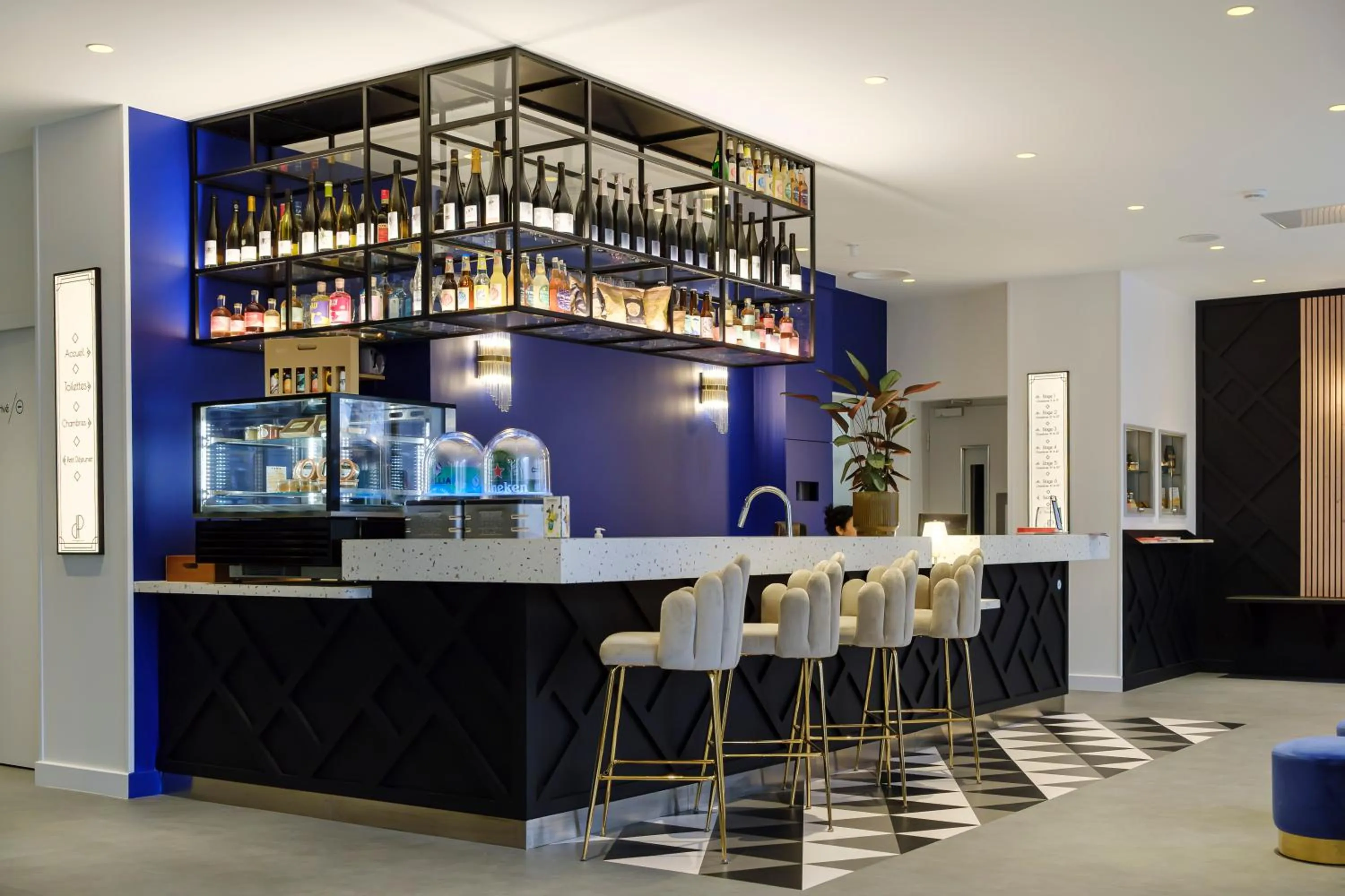 Lobby or reception in Hôtel du Parc Thionville Centre