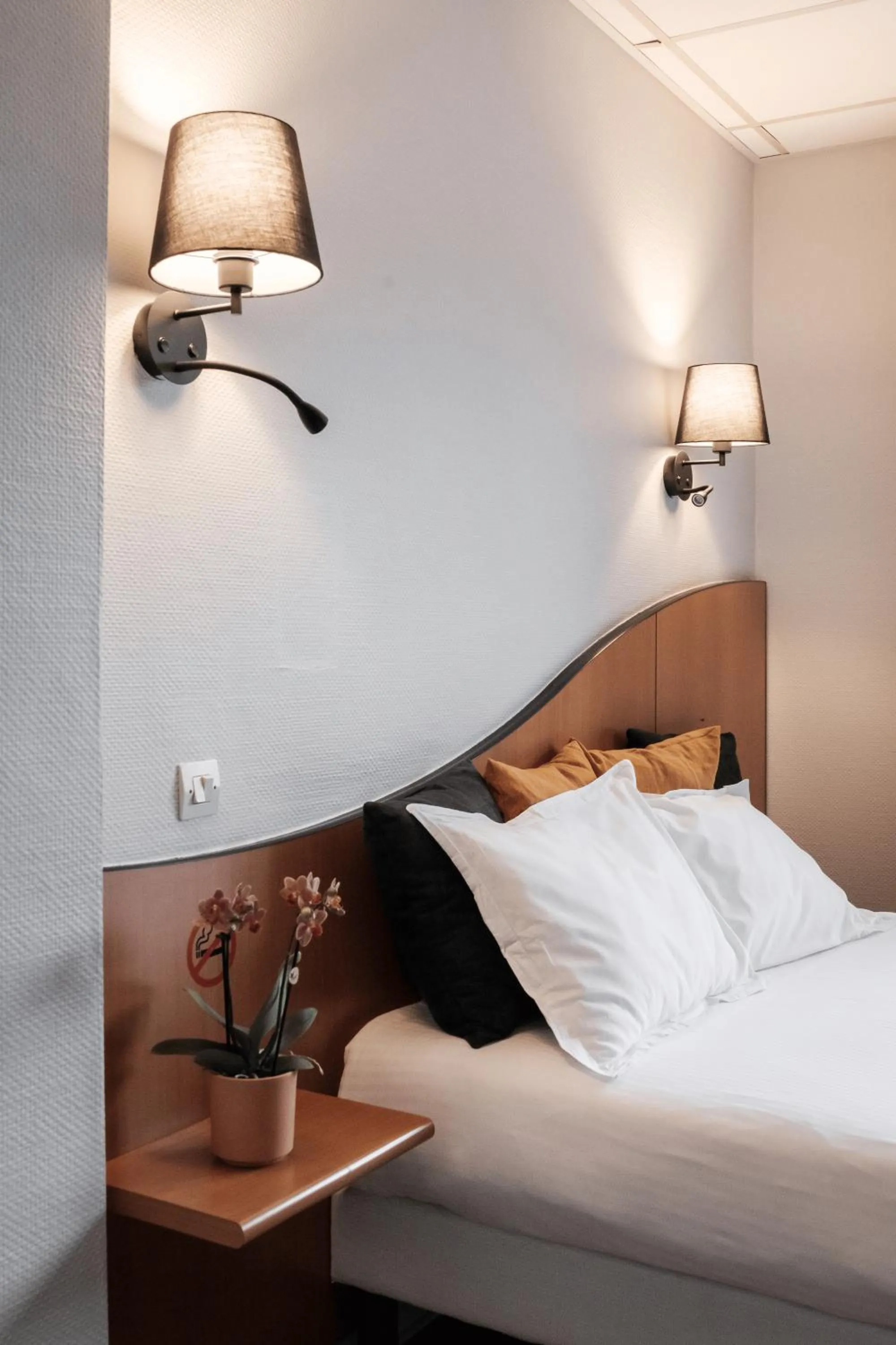 Bed in Hôtel du Parc Thionville Centre