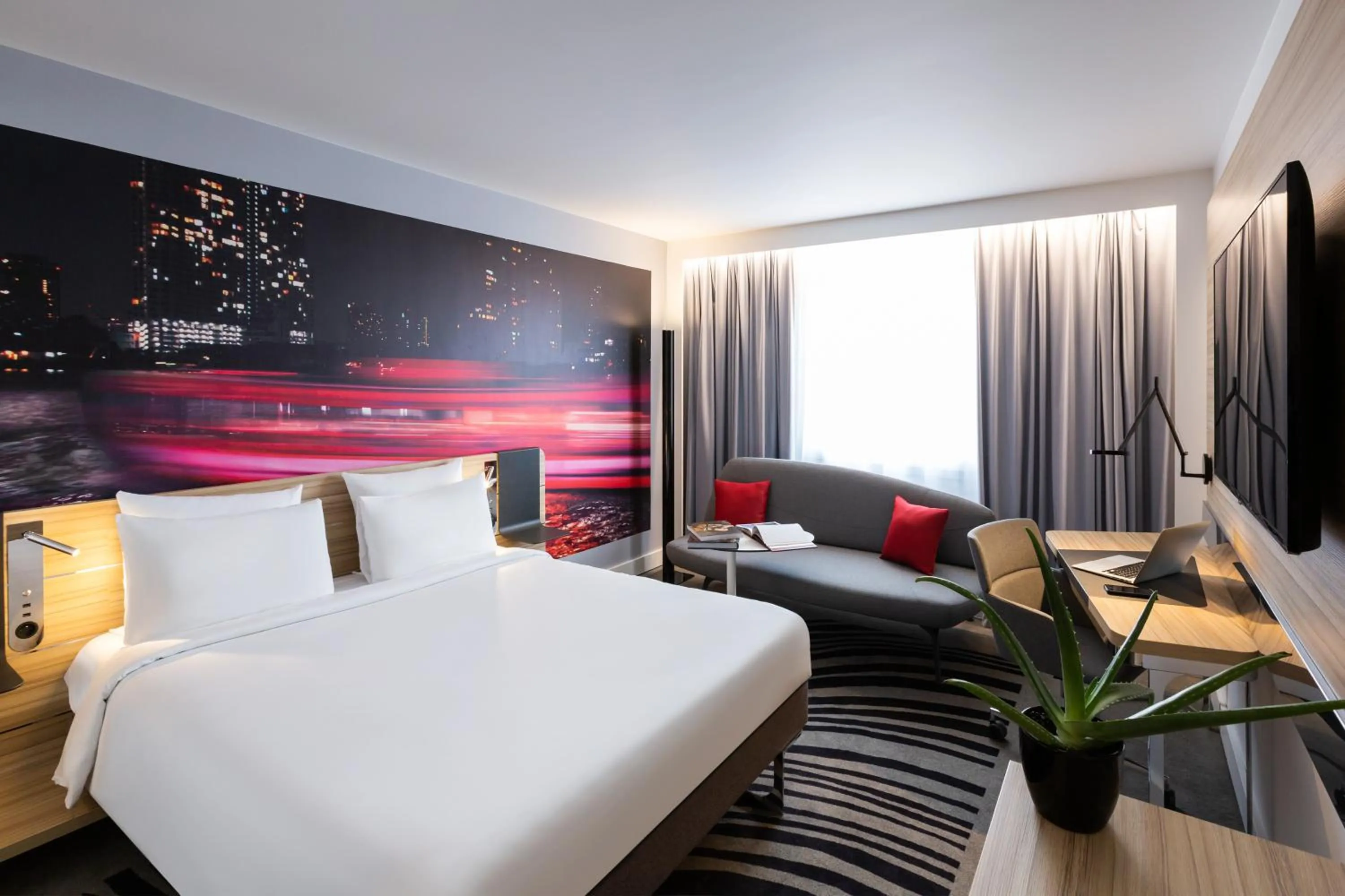 Bed in Novotel Bordeaux Centre Ville