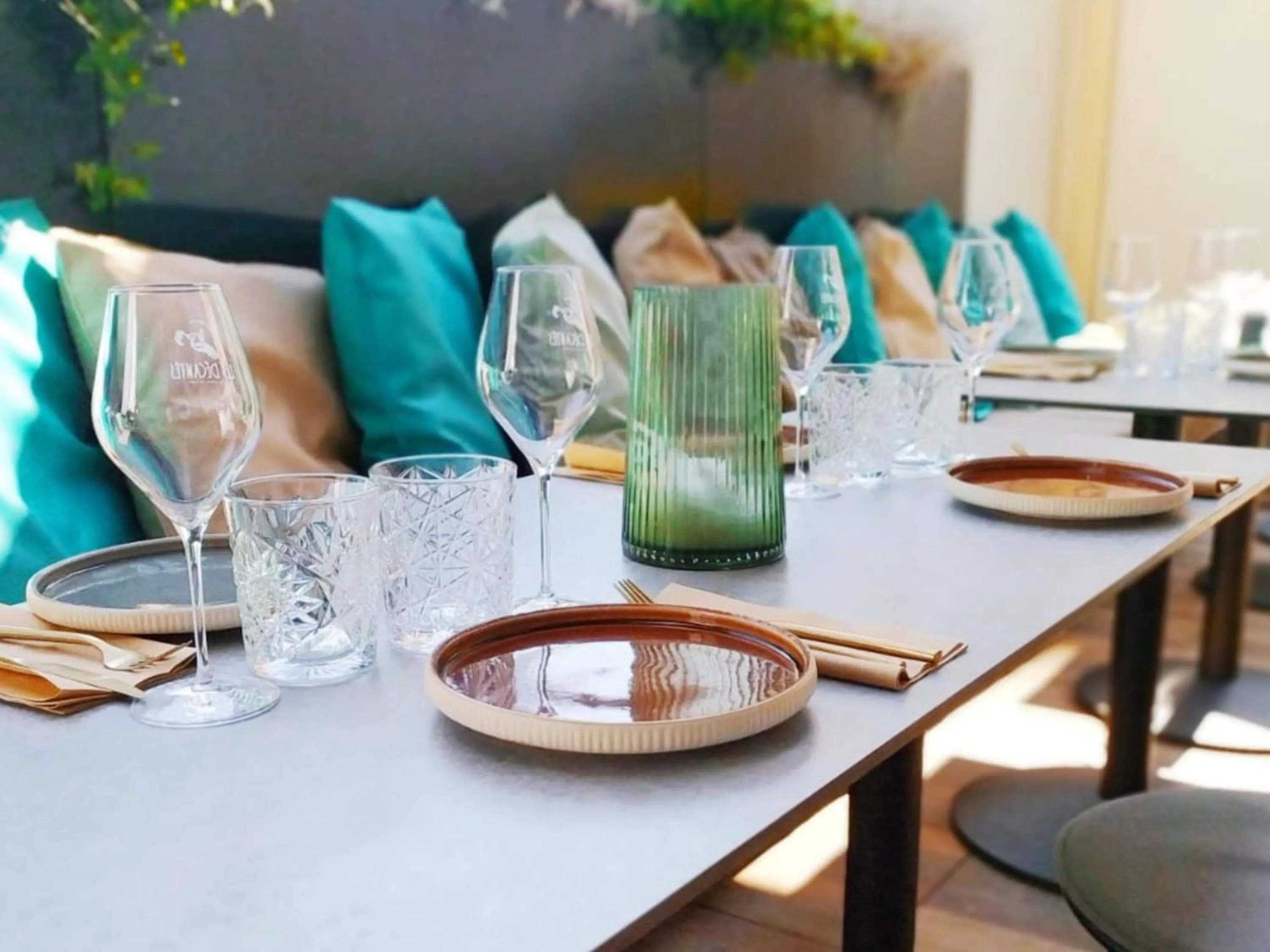 Restaurant/places to eat in Novotel Bordeaux Centre Ville