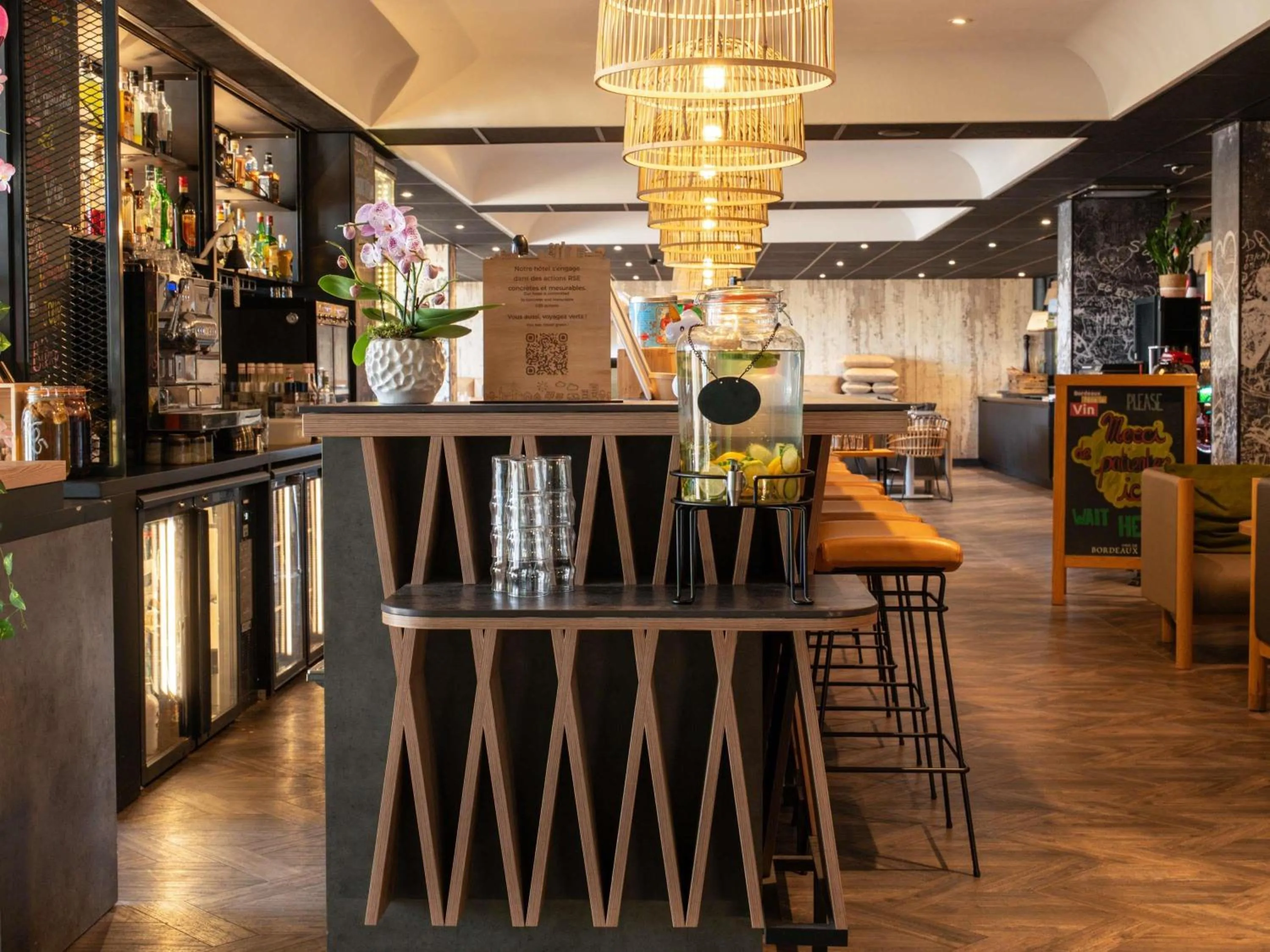 Lounge or bar in Novotel Bordeaux Centre Ville