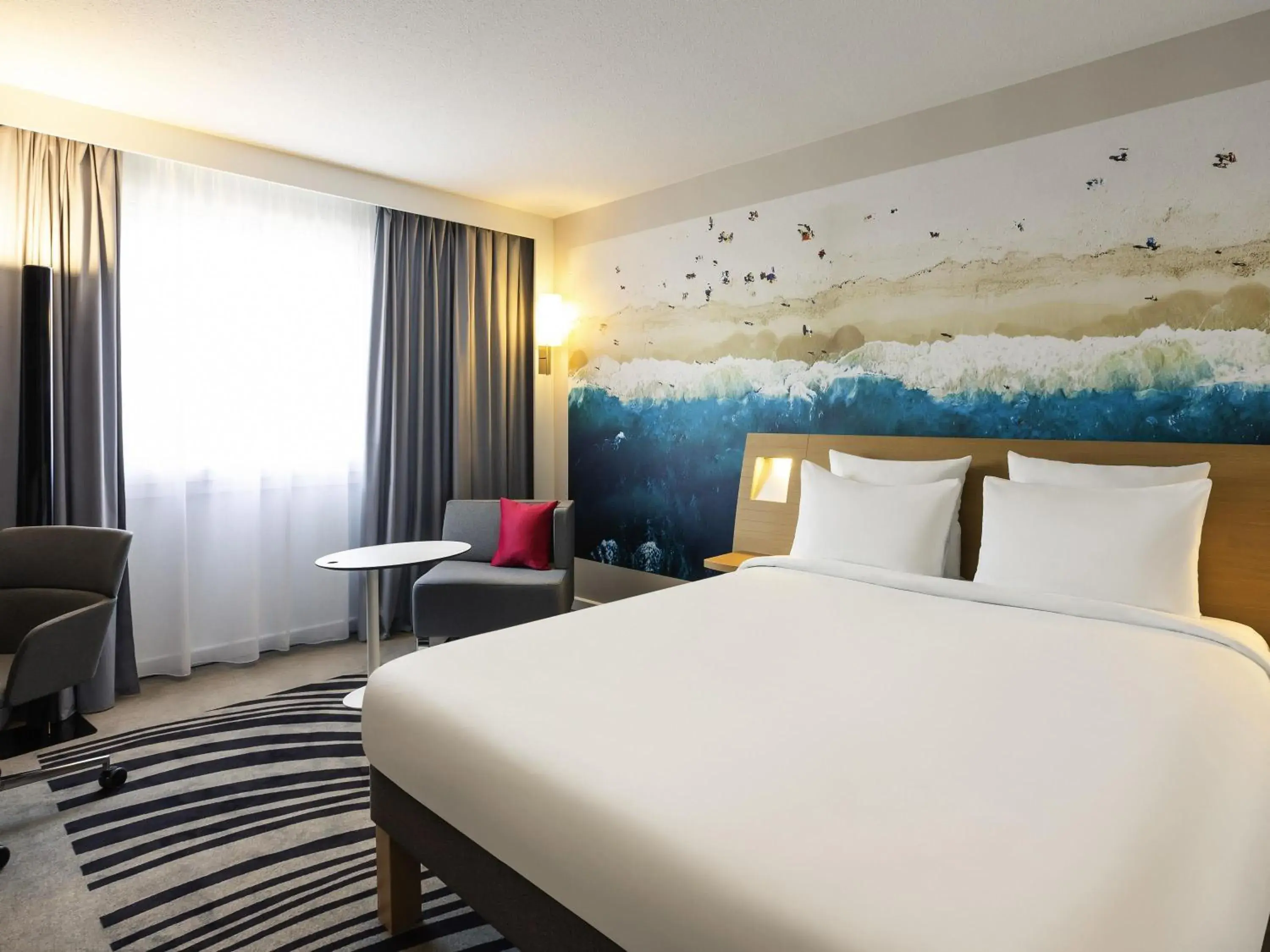 Classic Double Room with King Size Bed in Novotel Bordeaux Centre Ville Classic Double Room with King Size Bed in Novotel Bordeaux Centre Ville