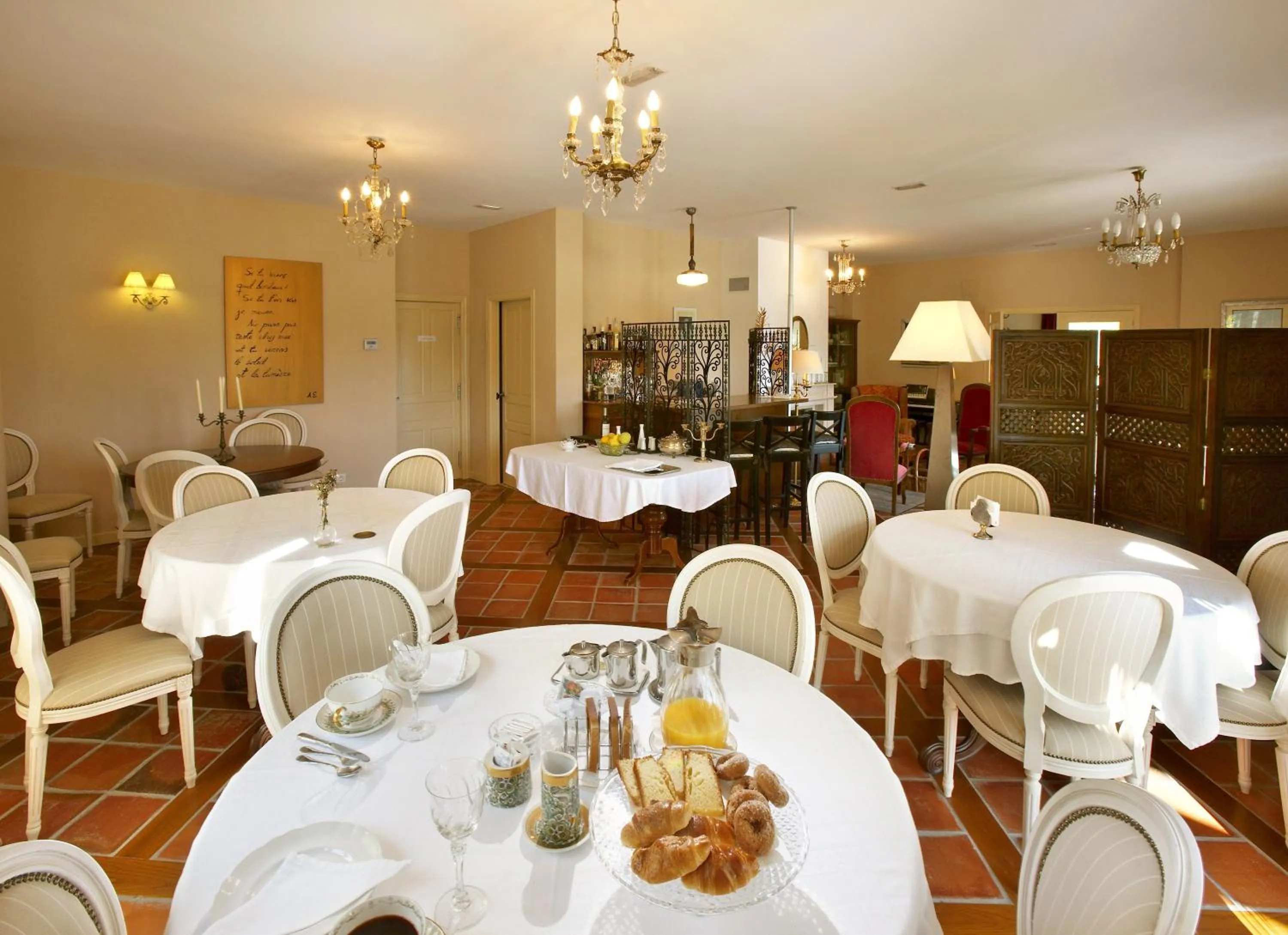 Restaurant/places to eat in Hotel Santa Coloma del Camino