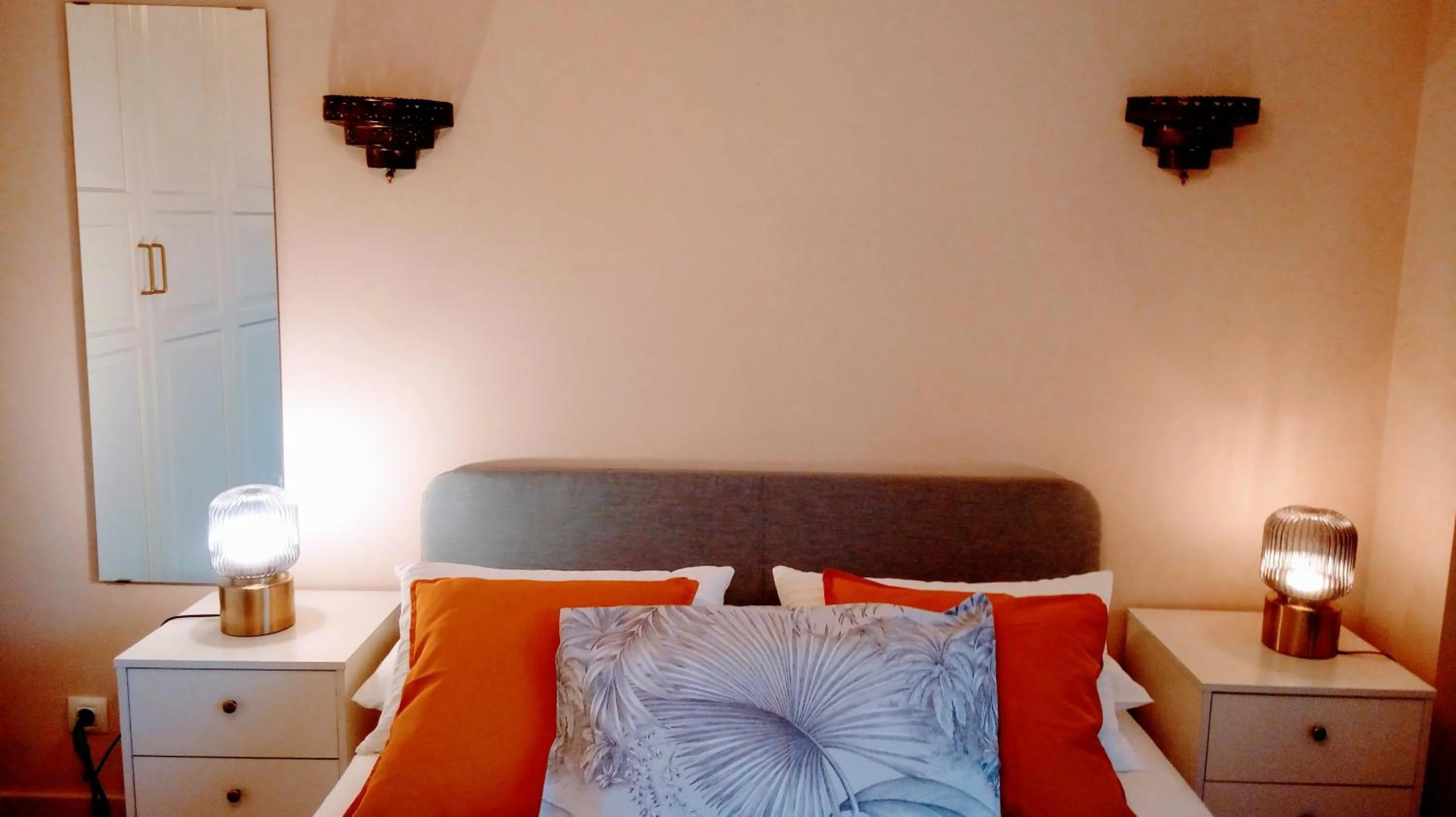 Decorative detail, Bed in Hotel Santa Coloma del Camino