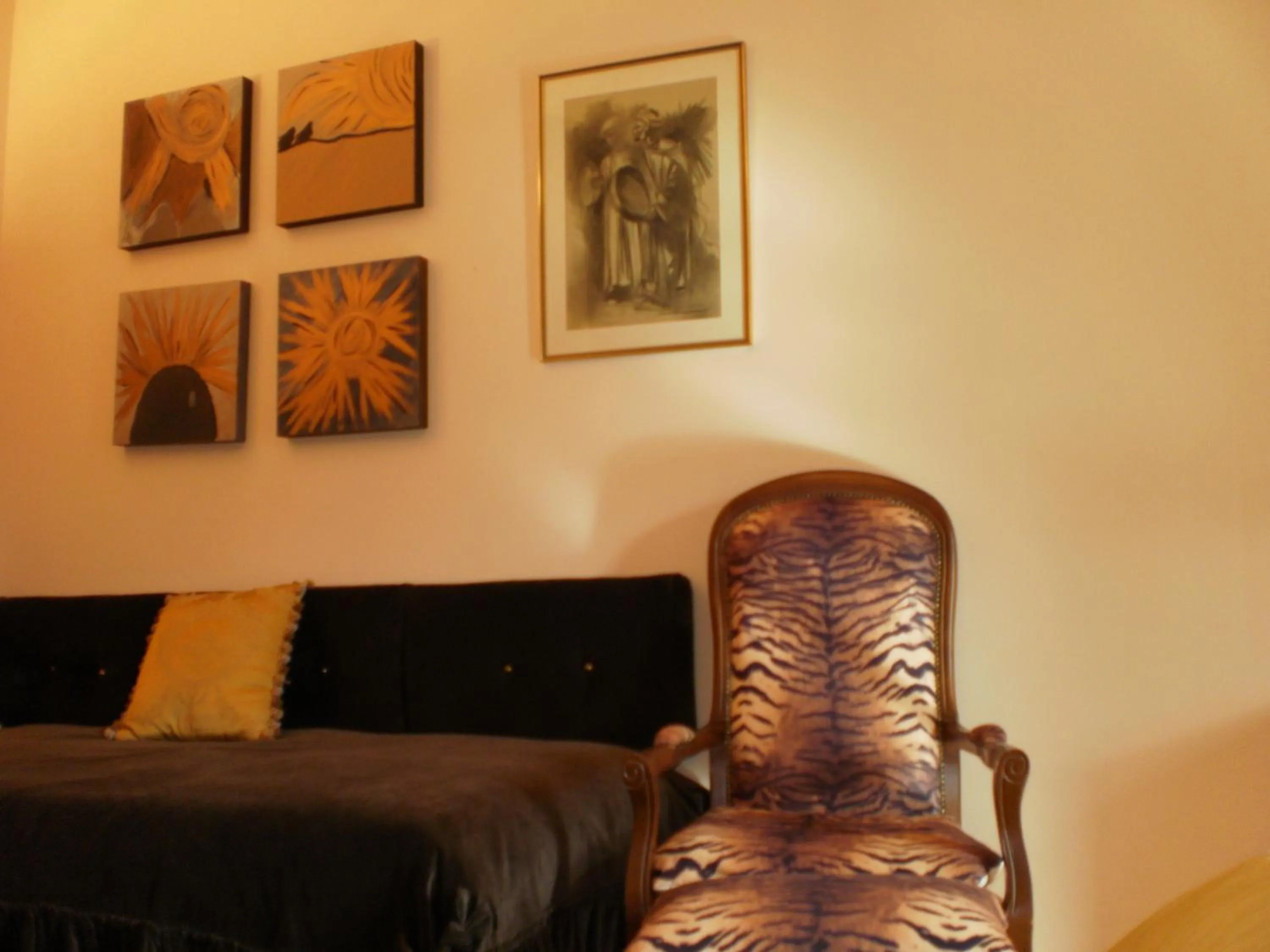 Decorative detail in Hotel Santa Coloma del Camino