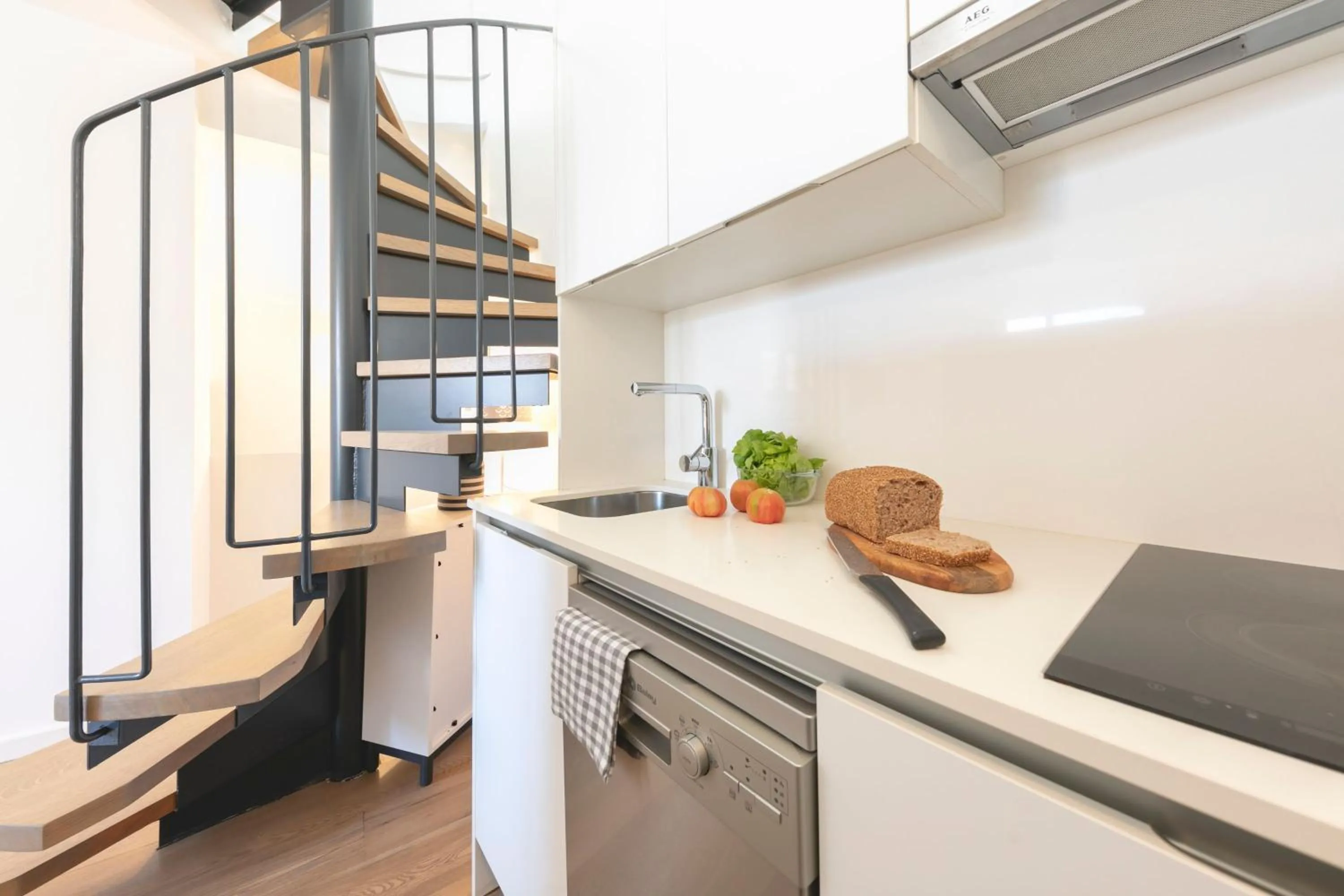 Kitchen or kitchenette in Bravissimo Portal Nou, with private garage