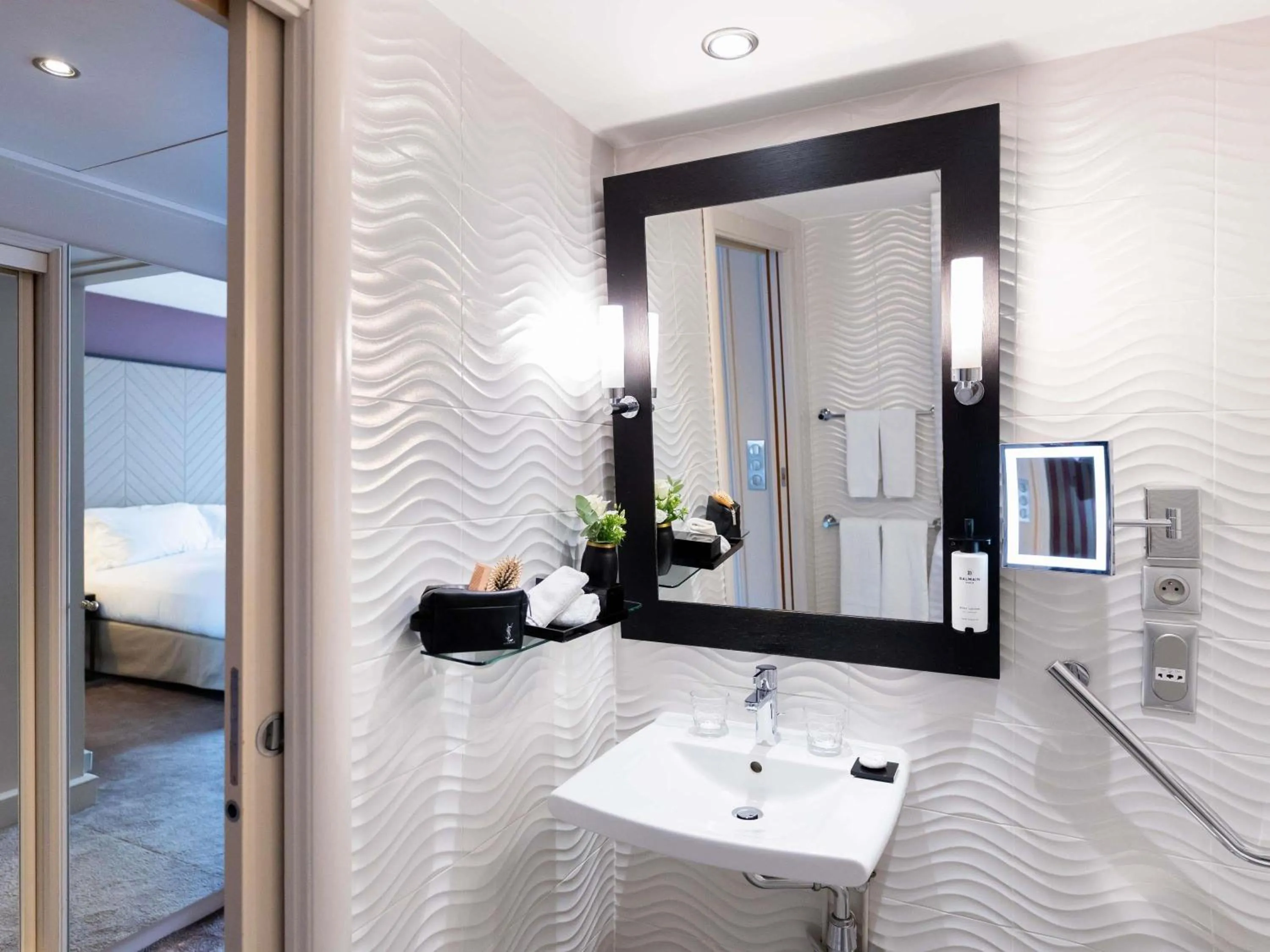 Bedroom, Bed in Sofitel Strasbourg Grande Ile