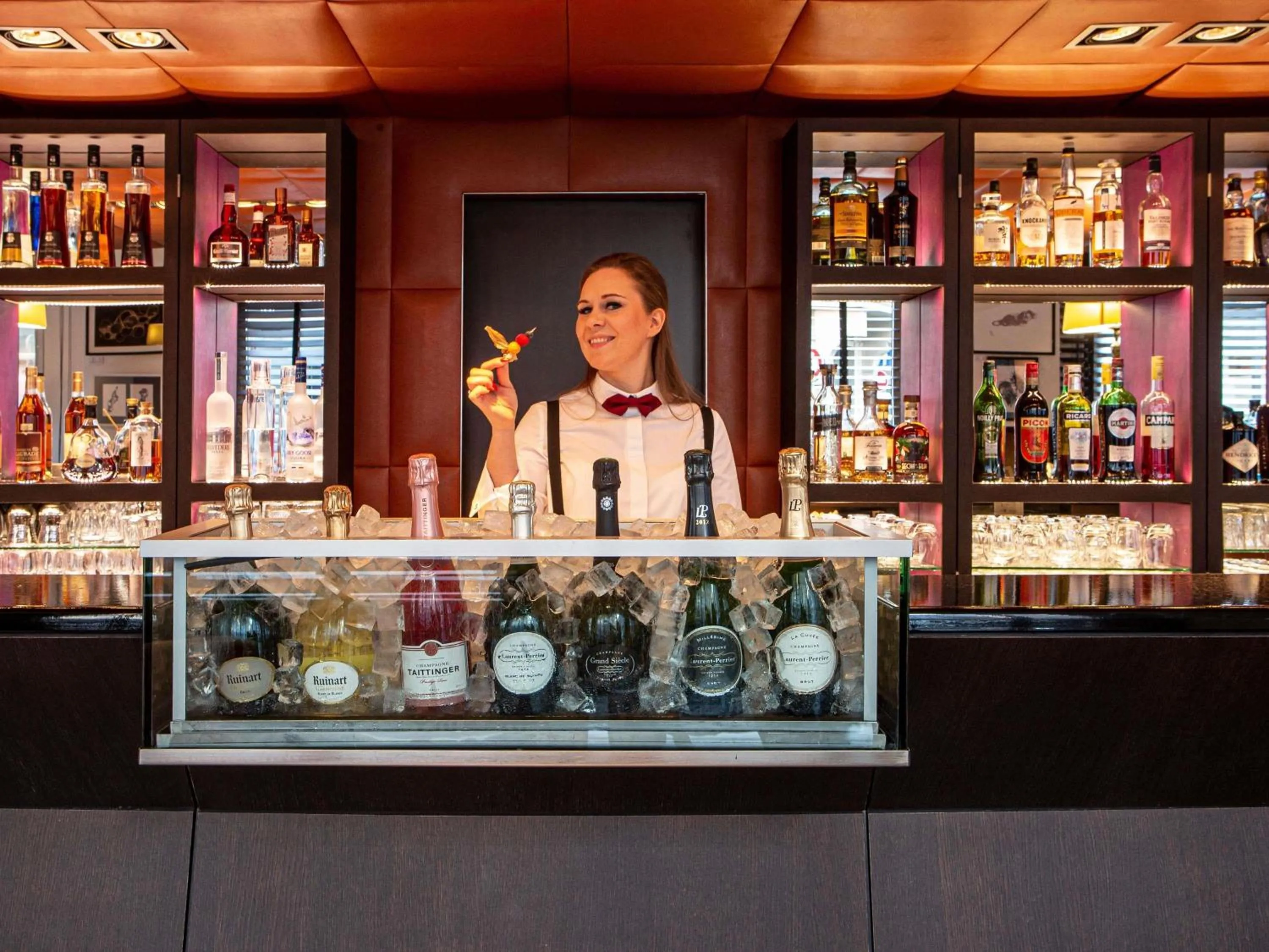 Lounge or bar in Sofitel Strasbourg Grande Ile