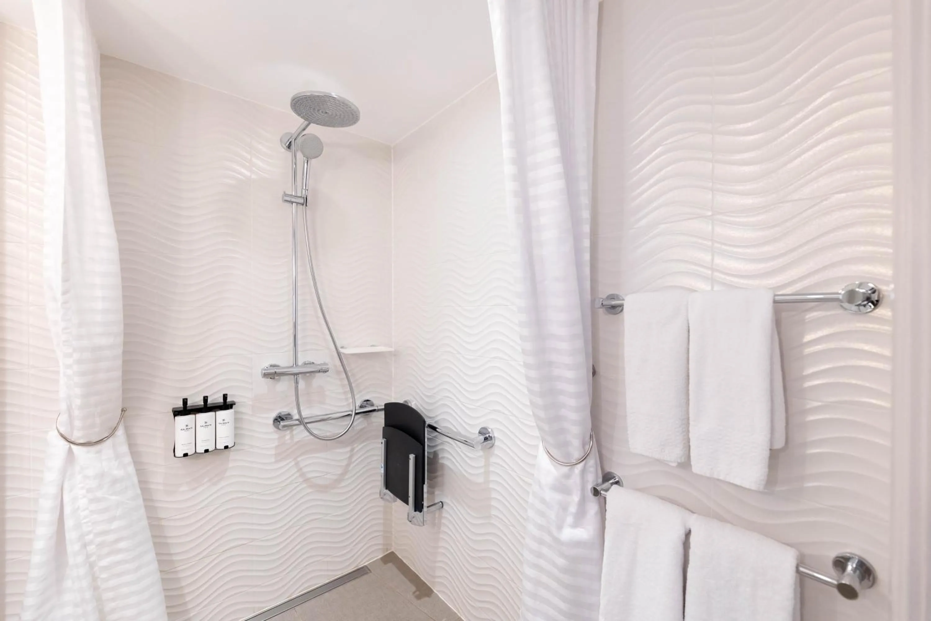 Shower in Sofitel Strasbourg Grande Ile