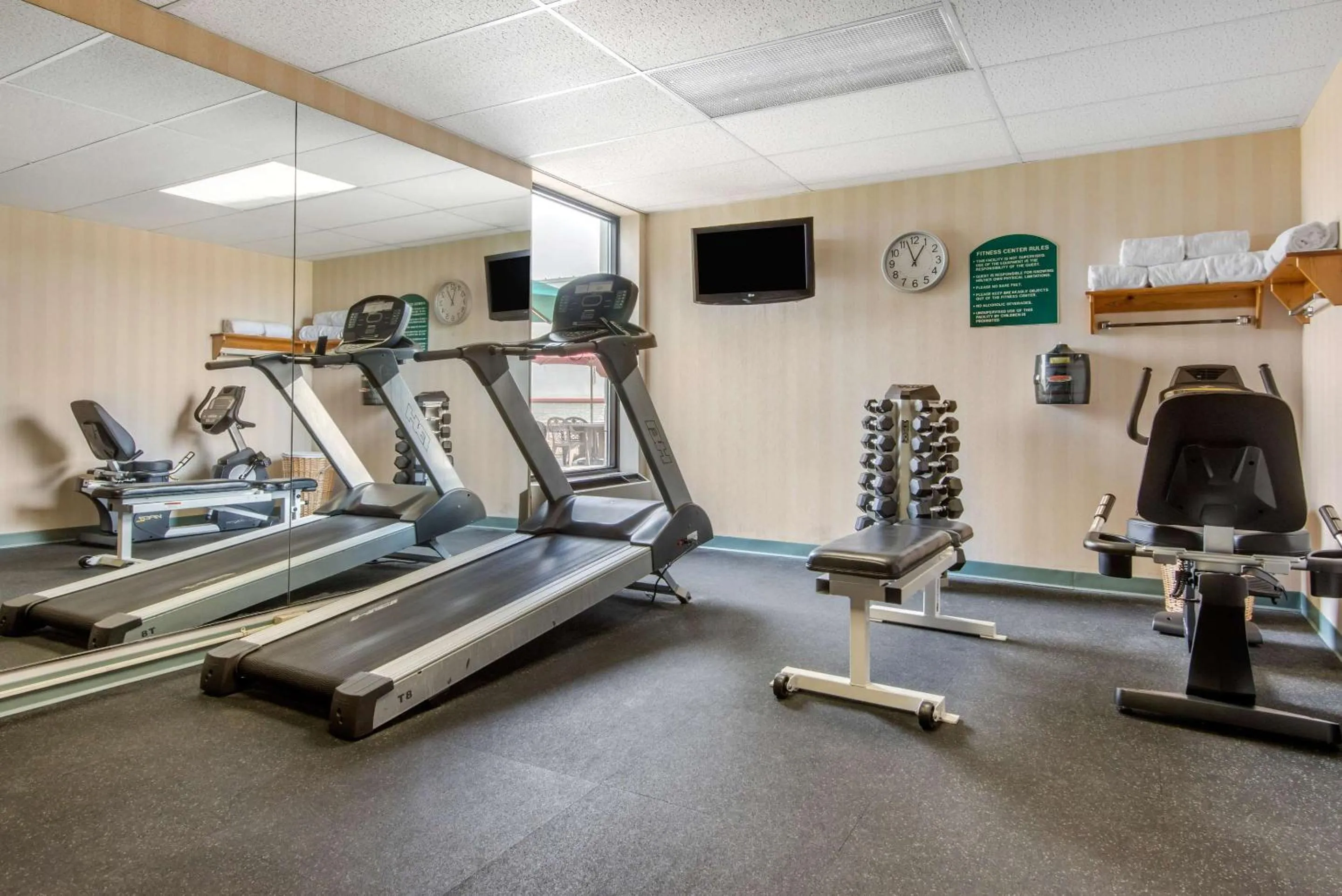Fitness centre/facilities in Quality Inn & Suites