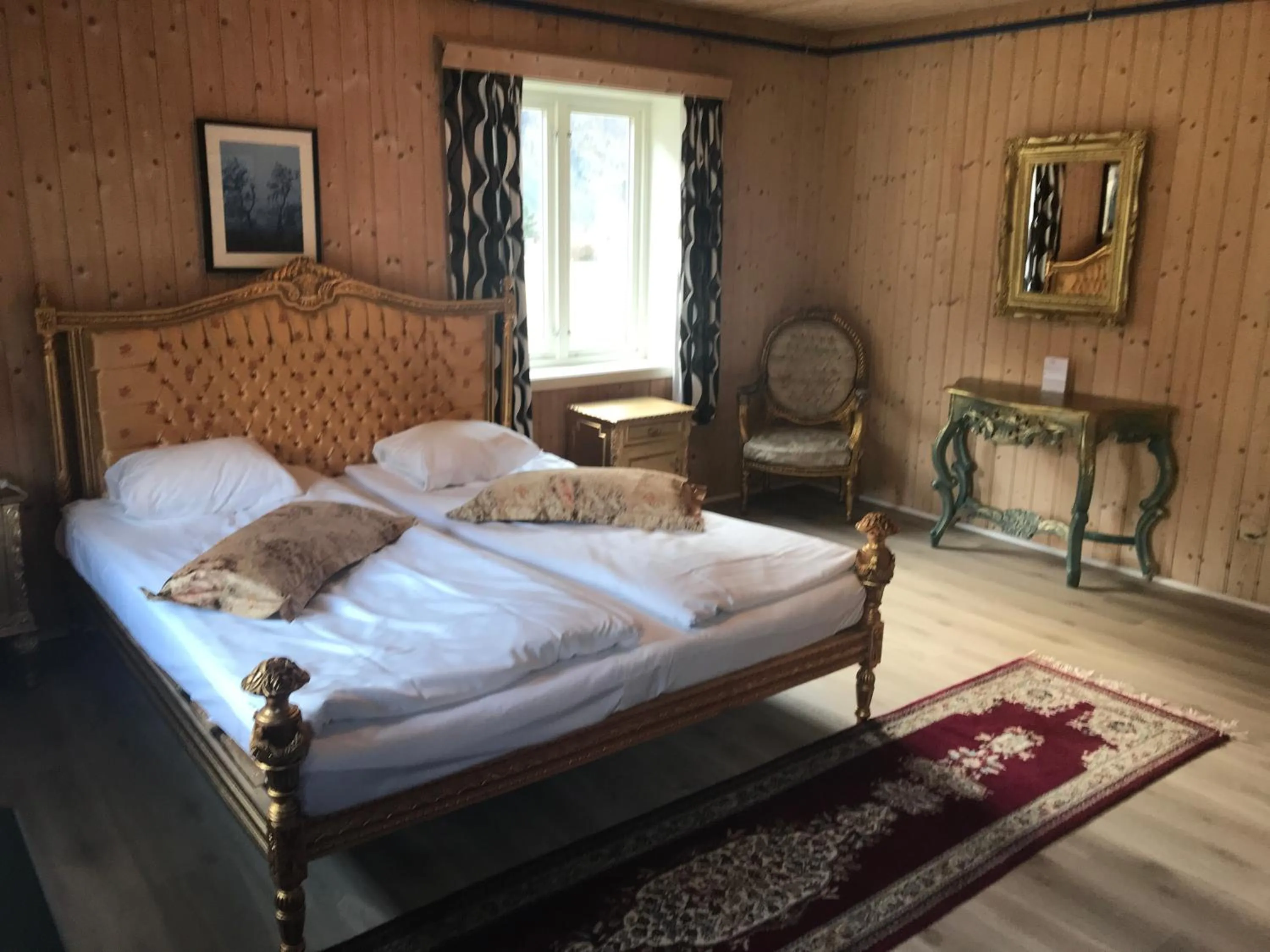 Bed in Eidfjord Gjestgiveri