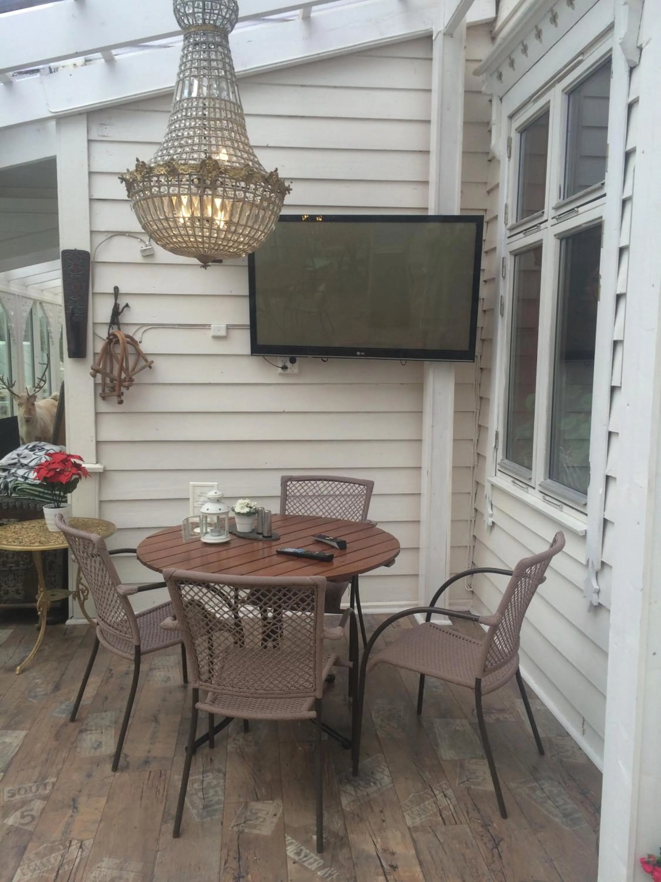 Communal lounge/ TV room in Eidfjord Gjestgiveri