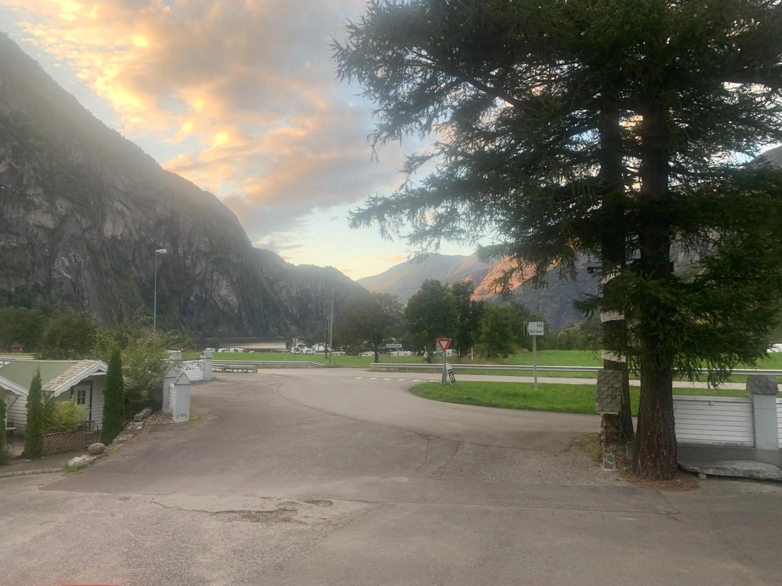 Natural landscape in Eidfjord Gjestgiveri