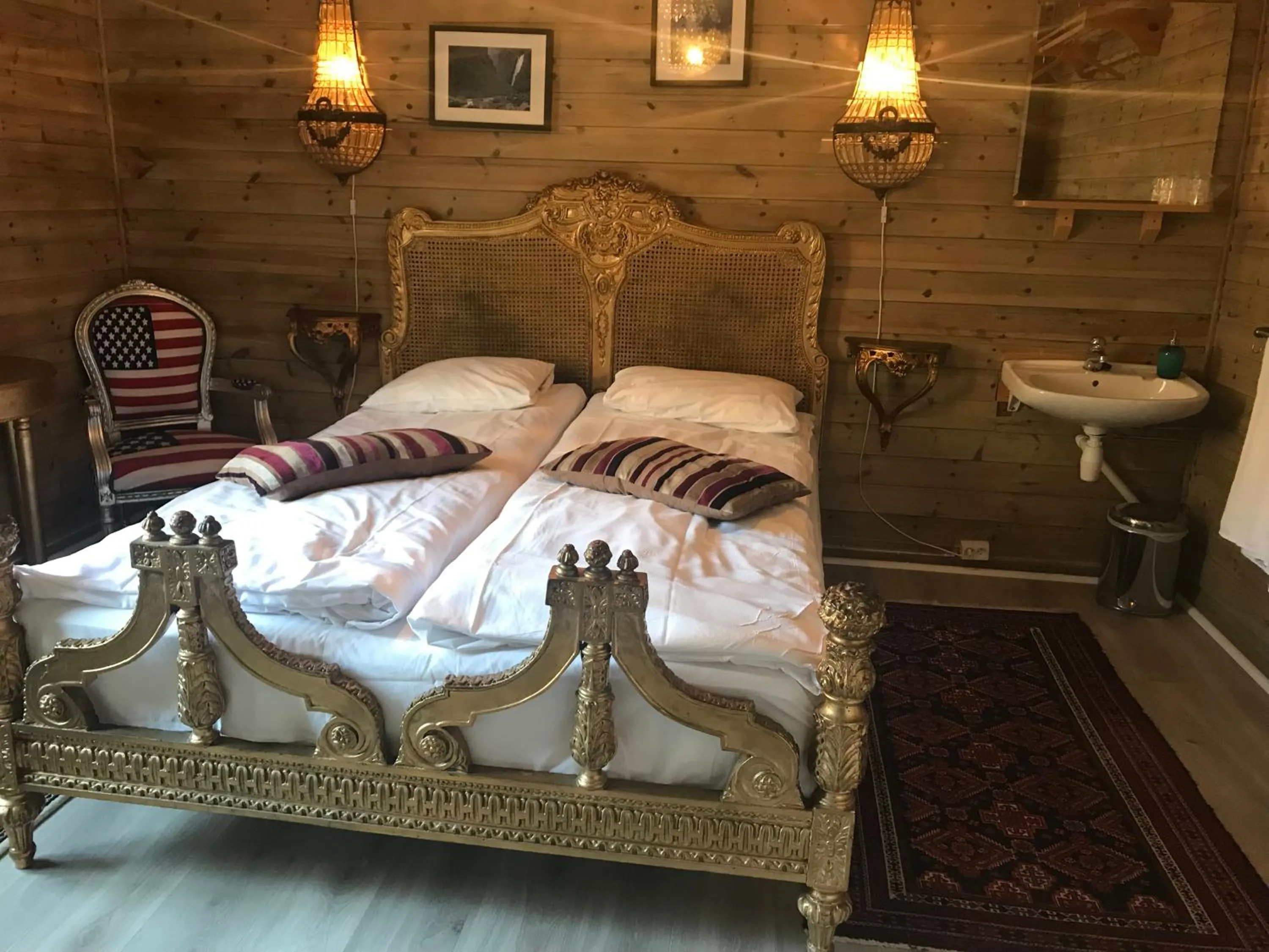 Bed in Eidfjord Gjestgiveri