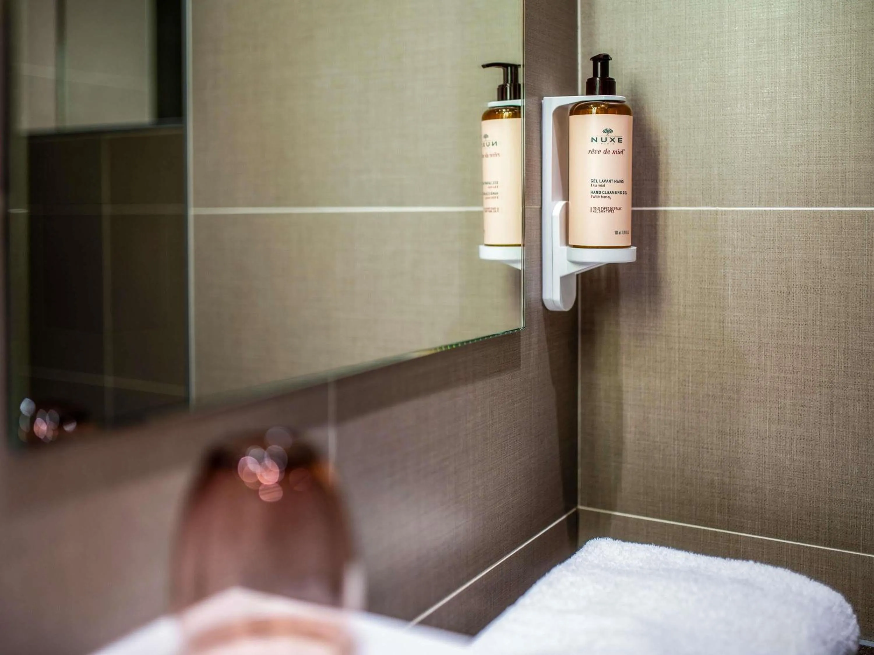 Bedroom in Mercure Caen Cote De Nacre