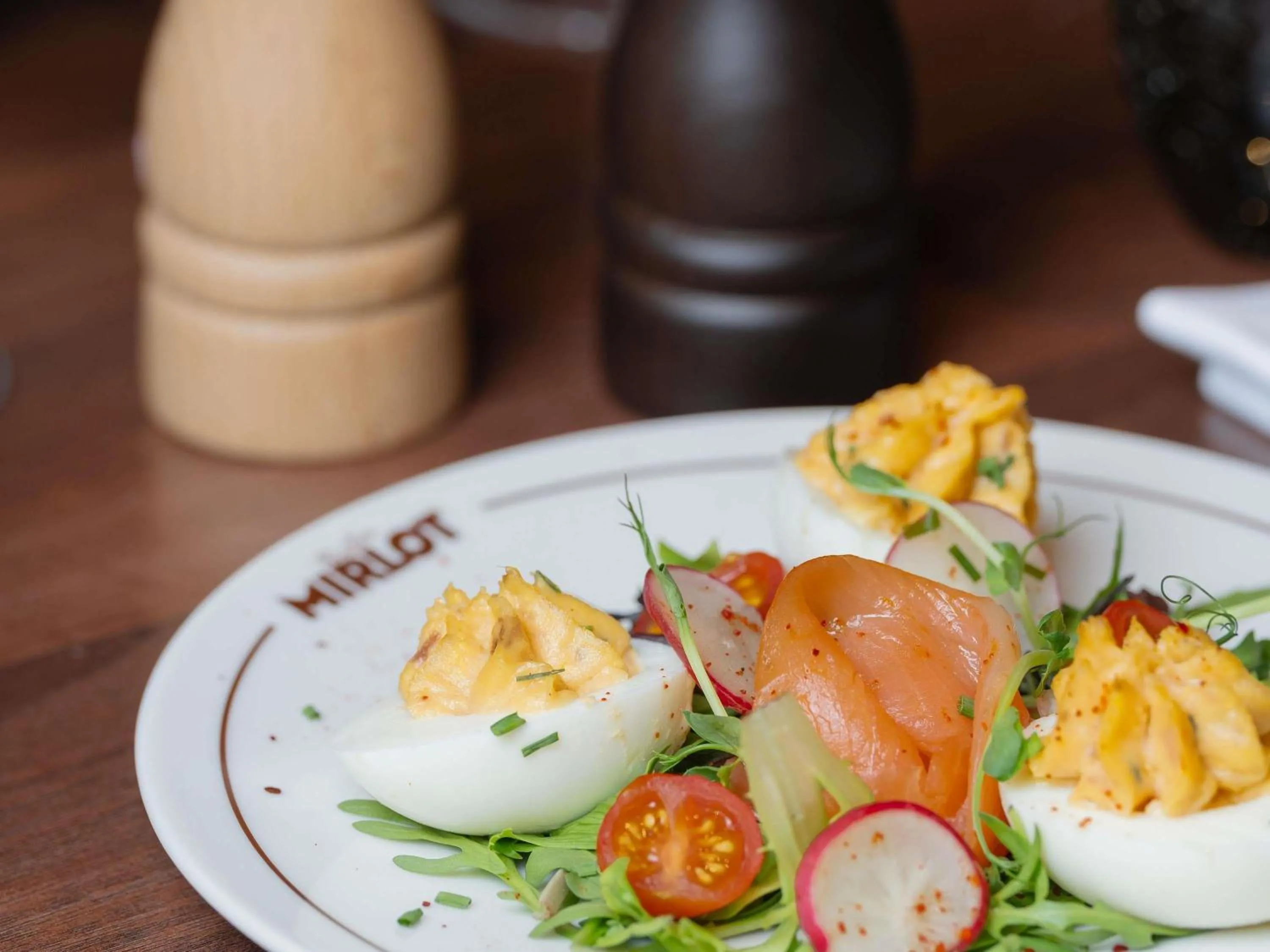 Restaurant/places to eat in Mercure Caen Cote De Nacre