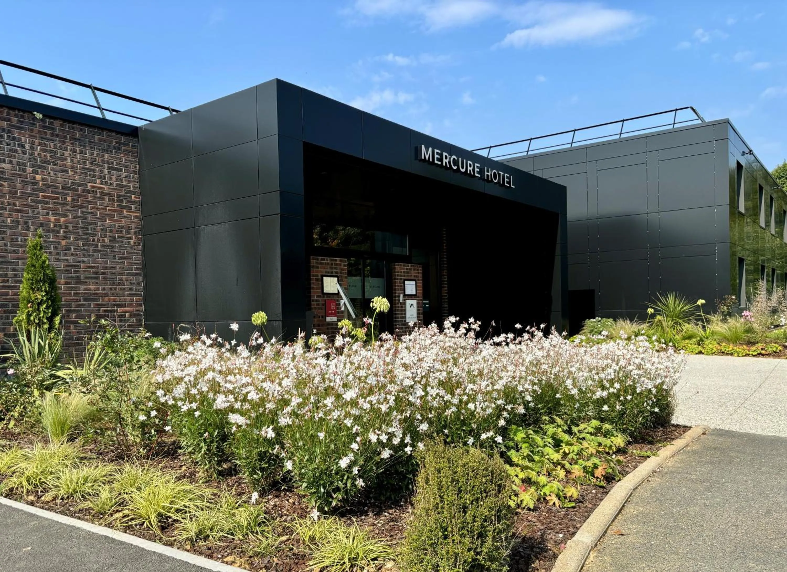 Property building in Mercure Caen Cote De Nacre