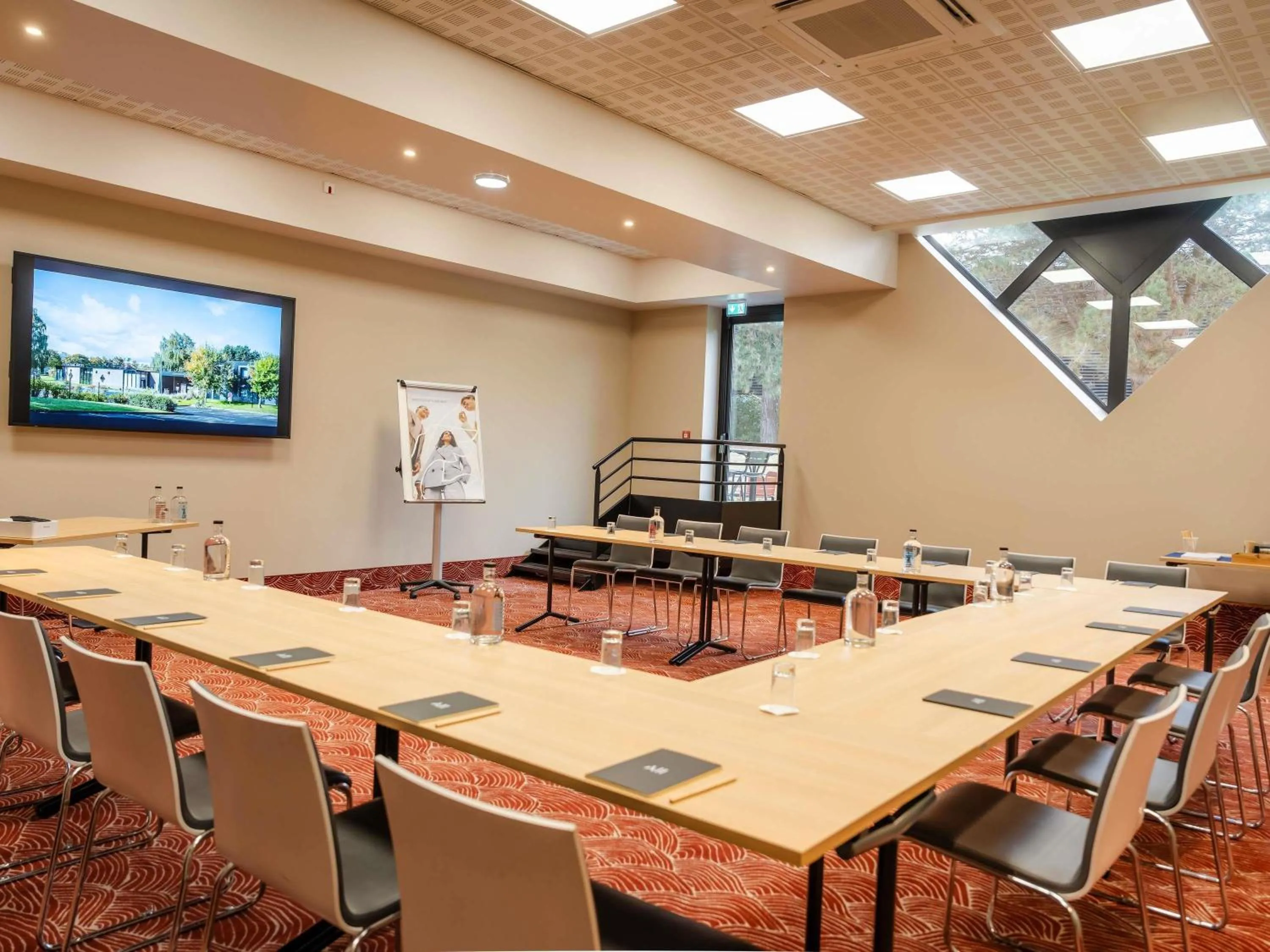 Meeting/conference room in Mercure Caen Cote De Nacre