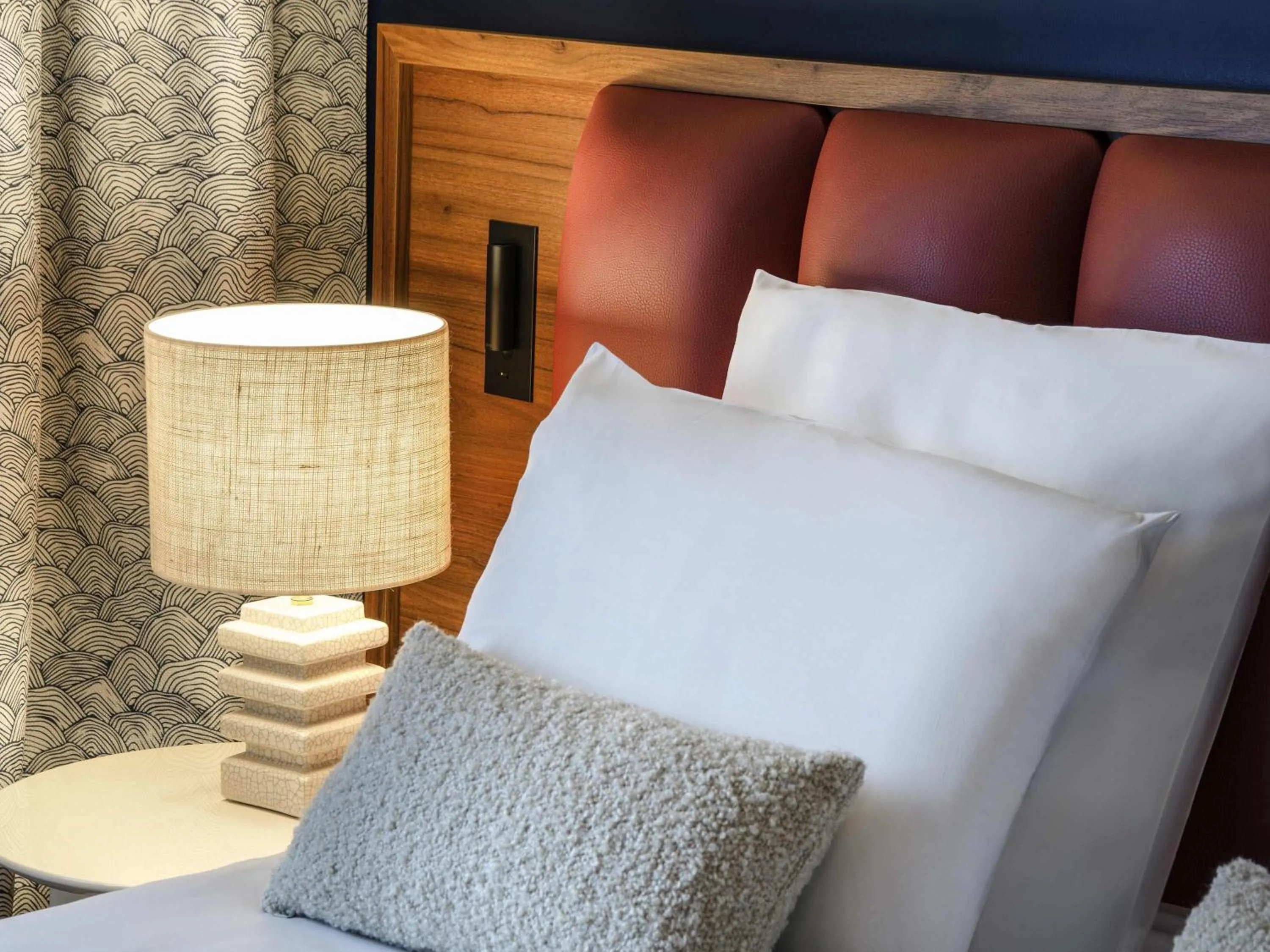 Bedroom, Bed in Mercure Caen Cote De Nacre