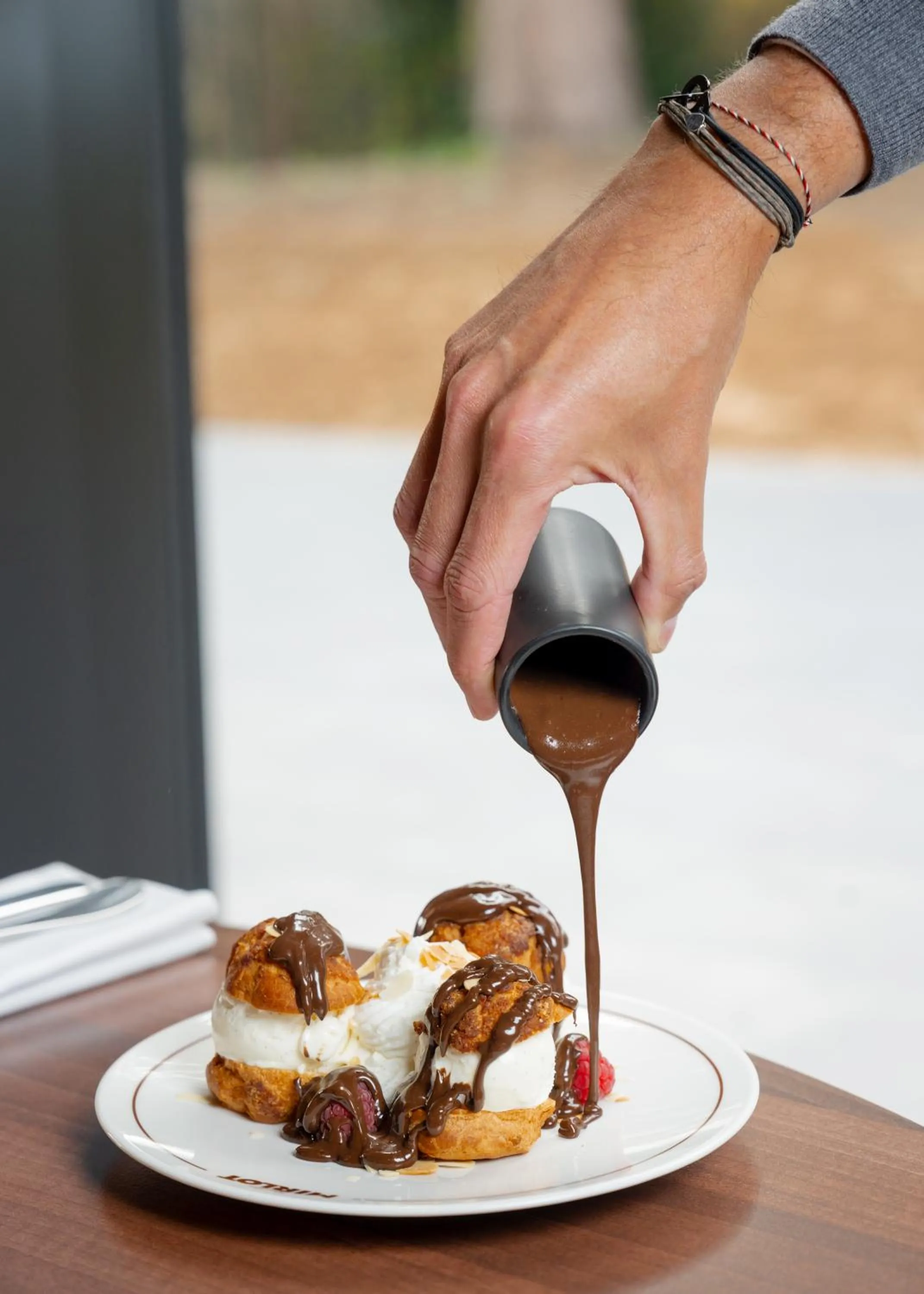 Restaurant/places to eat in Mercure Caen Cote De Nacre