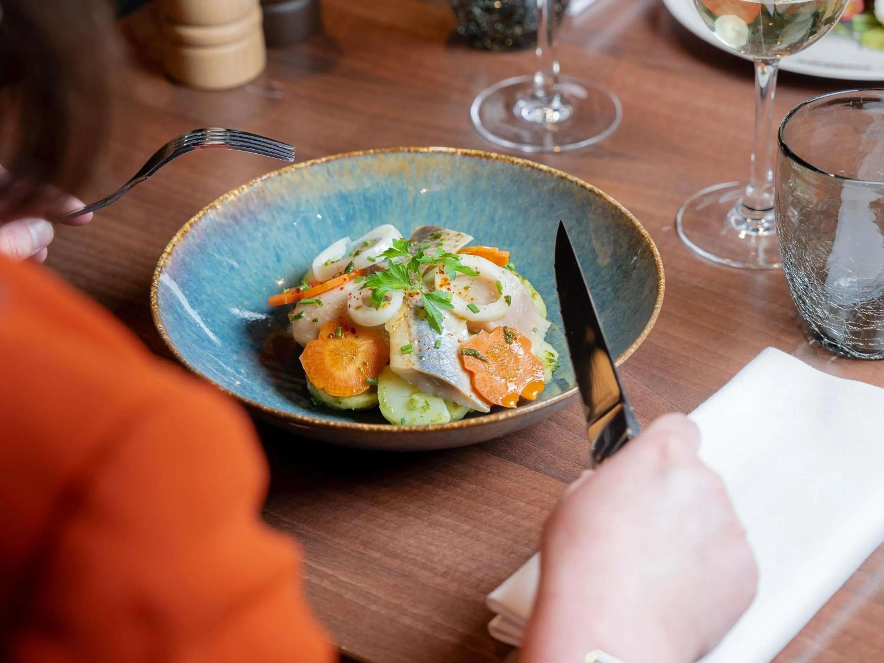 Restaurant/places to eat in Mercure Caen Cote De Nacre