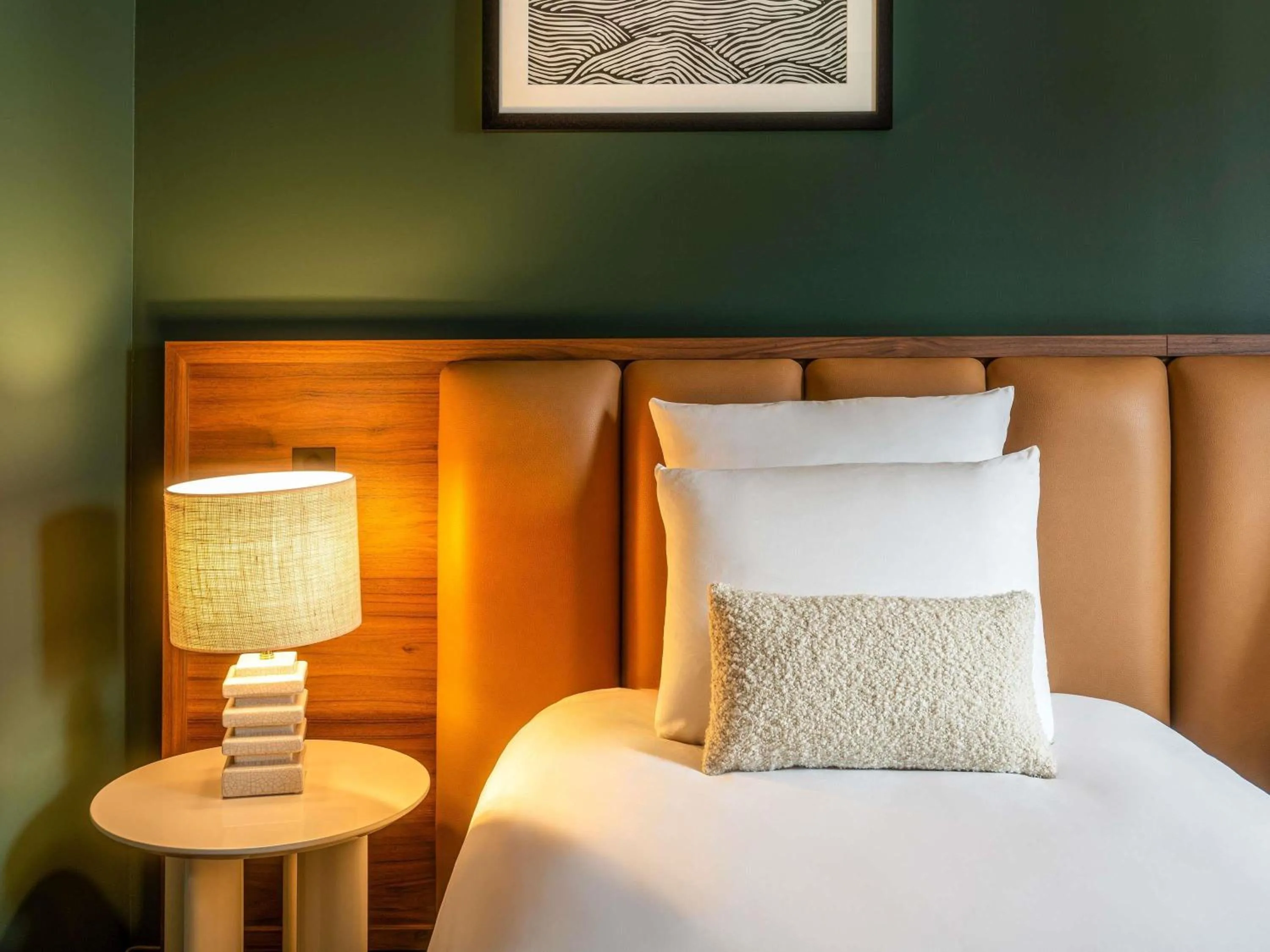 Bedroom, Bed in Mercure Caen Cote De Nacre