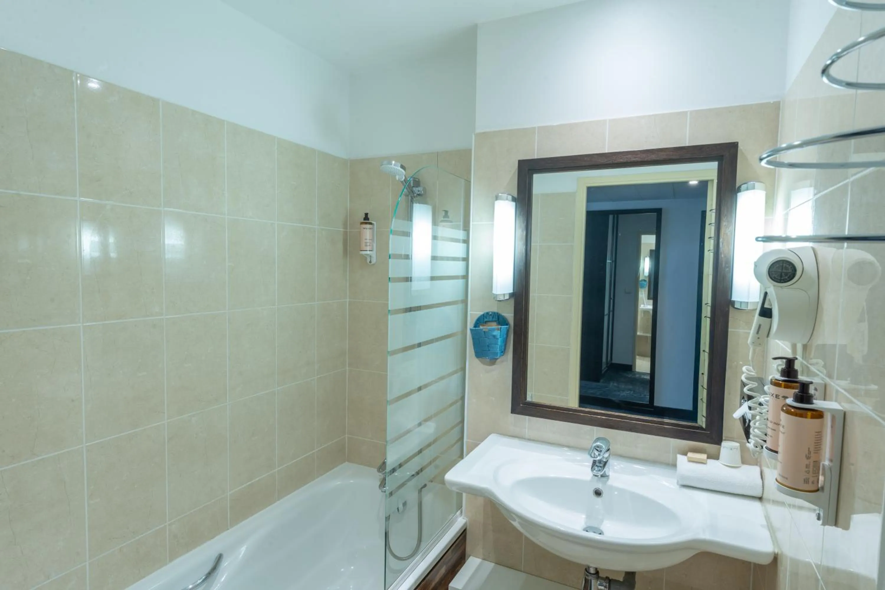 Bathroom in Hotel Mercure Rennes Cesson