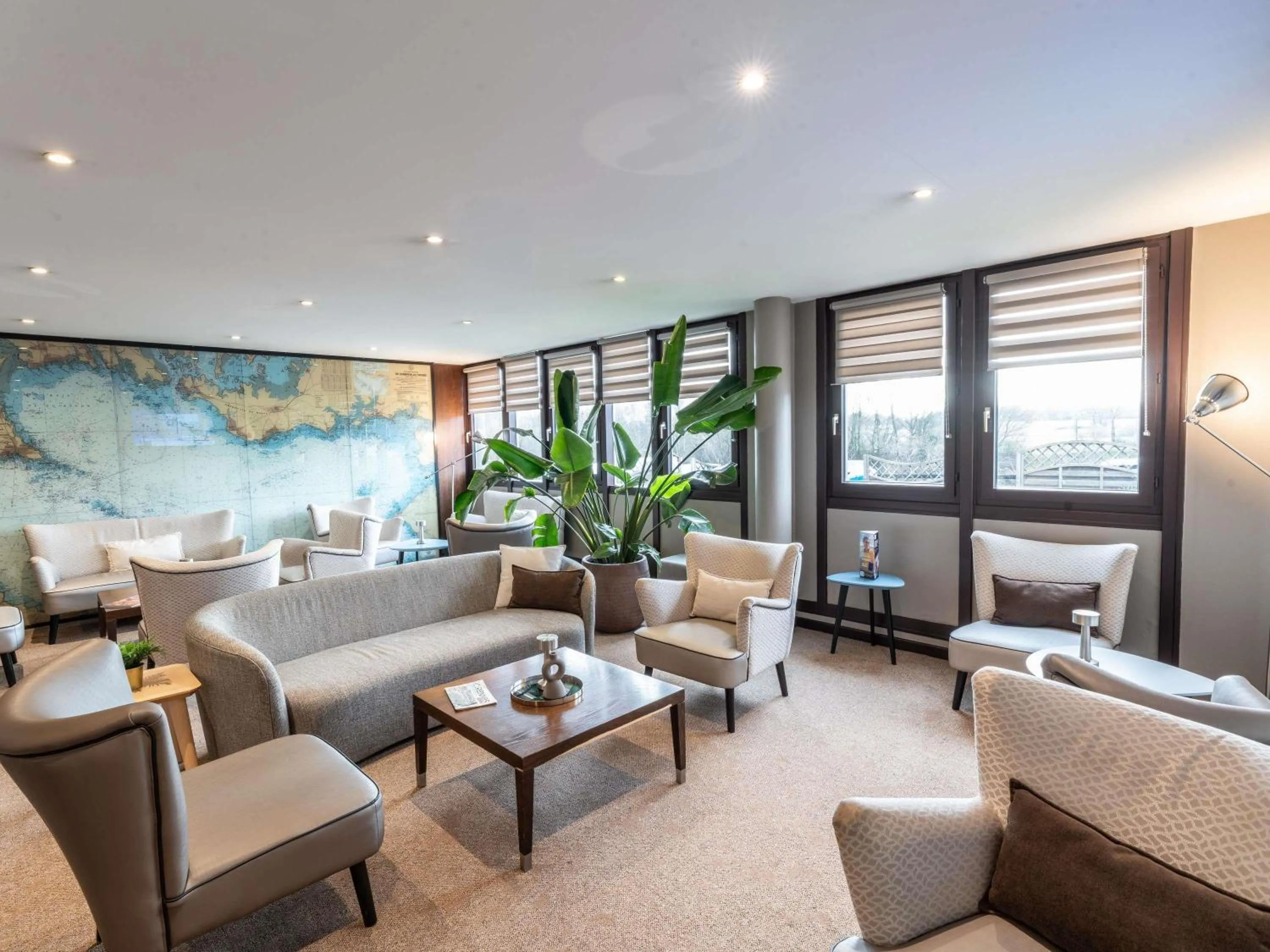 Lounge or bar in Hotel Mercure Rennes Cesson