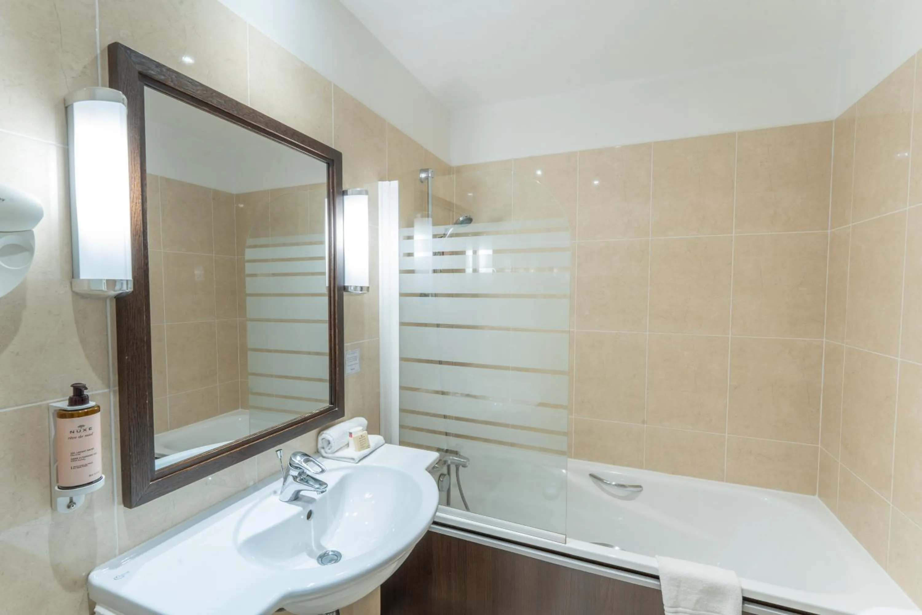 Bathroom in Hotel Mercure Rennes Cesson