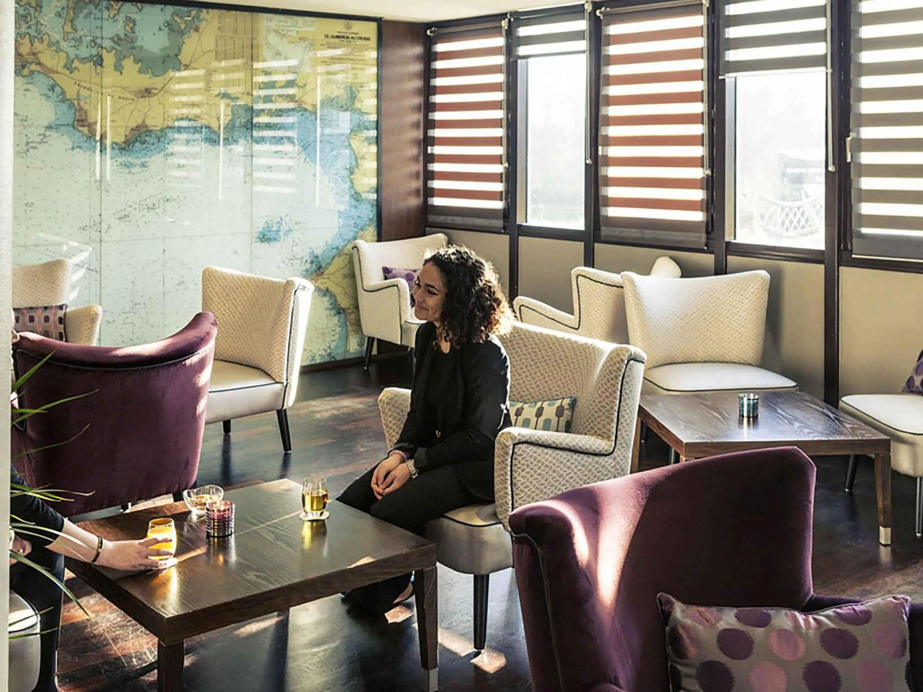 Lounge or bar in Hotel Mercure Rennes Cesson