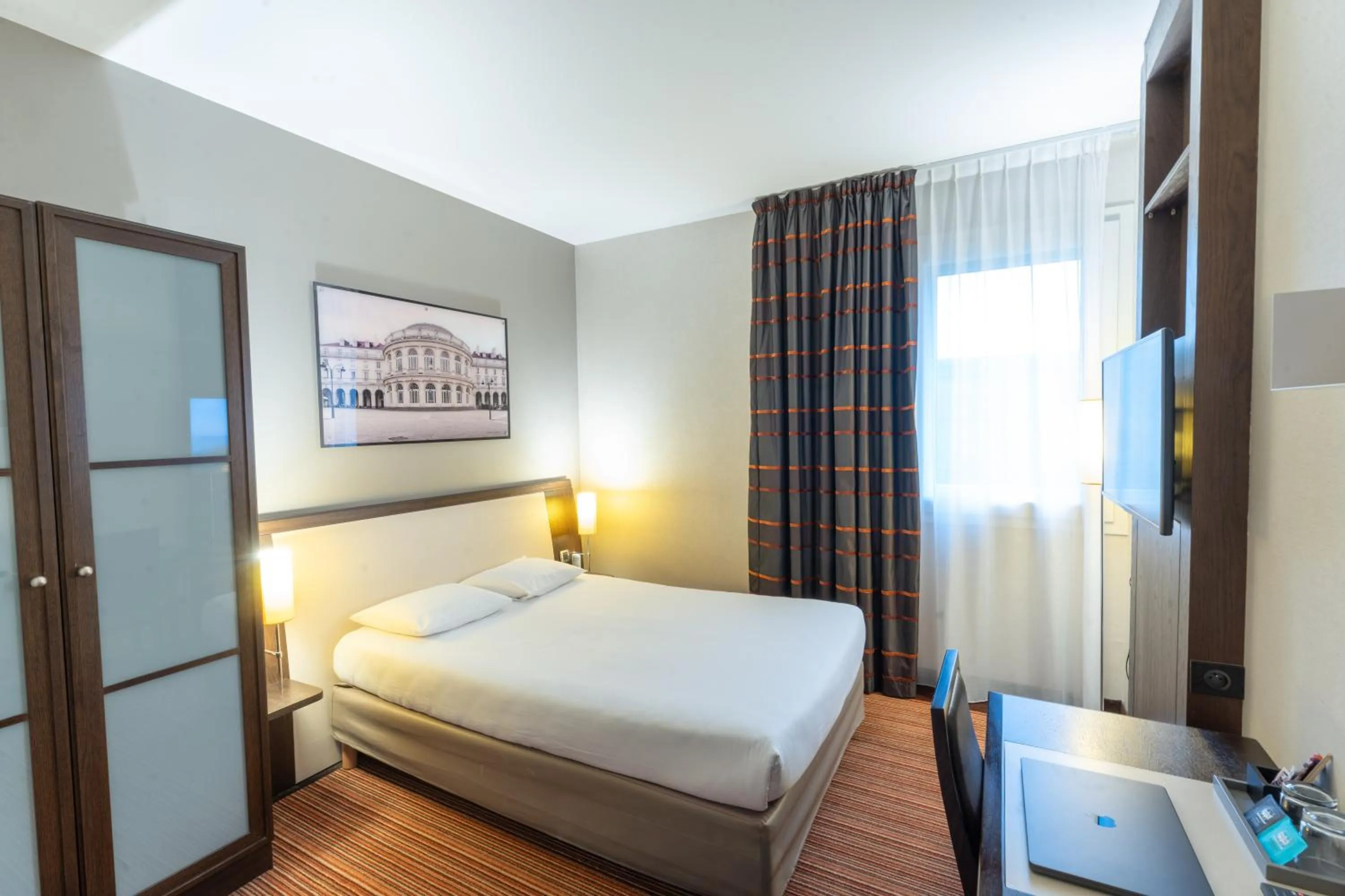 Bed in Hotel Mercure Rennes Cesson