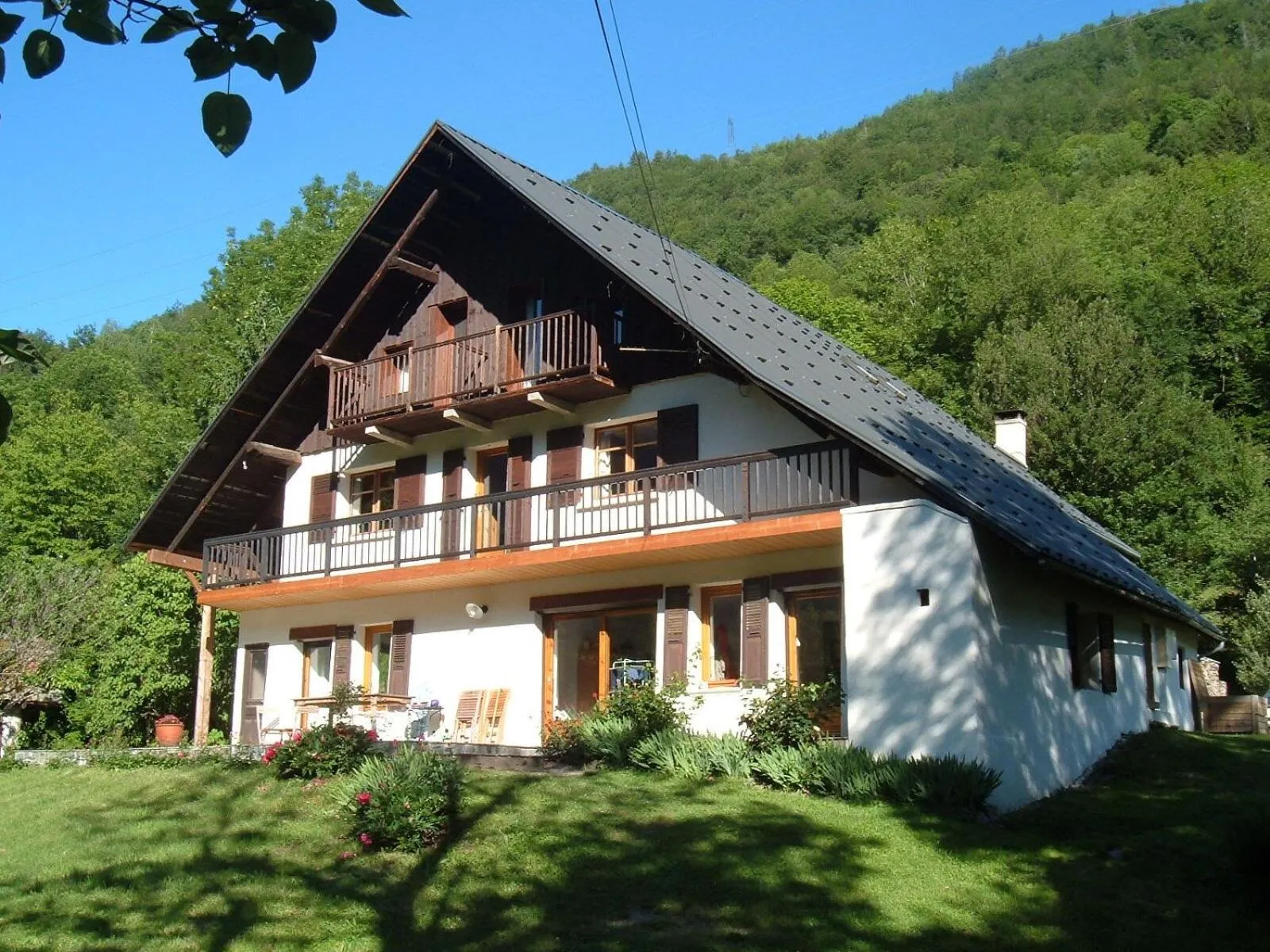 Property building in La Grange Aux Loups