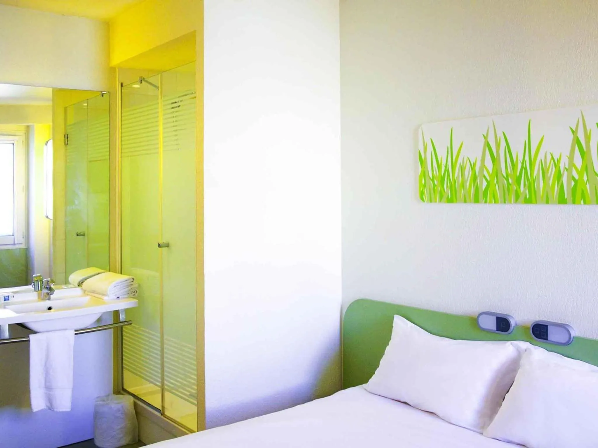 Bedroom, Bed in Ibis Budget Toulon Centre