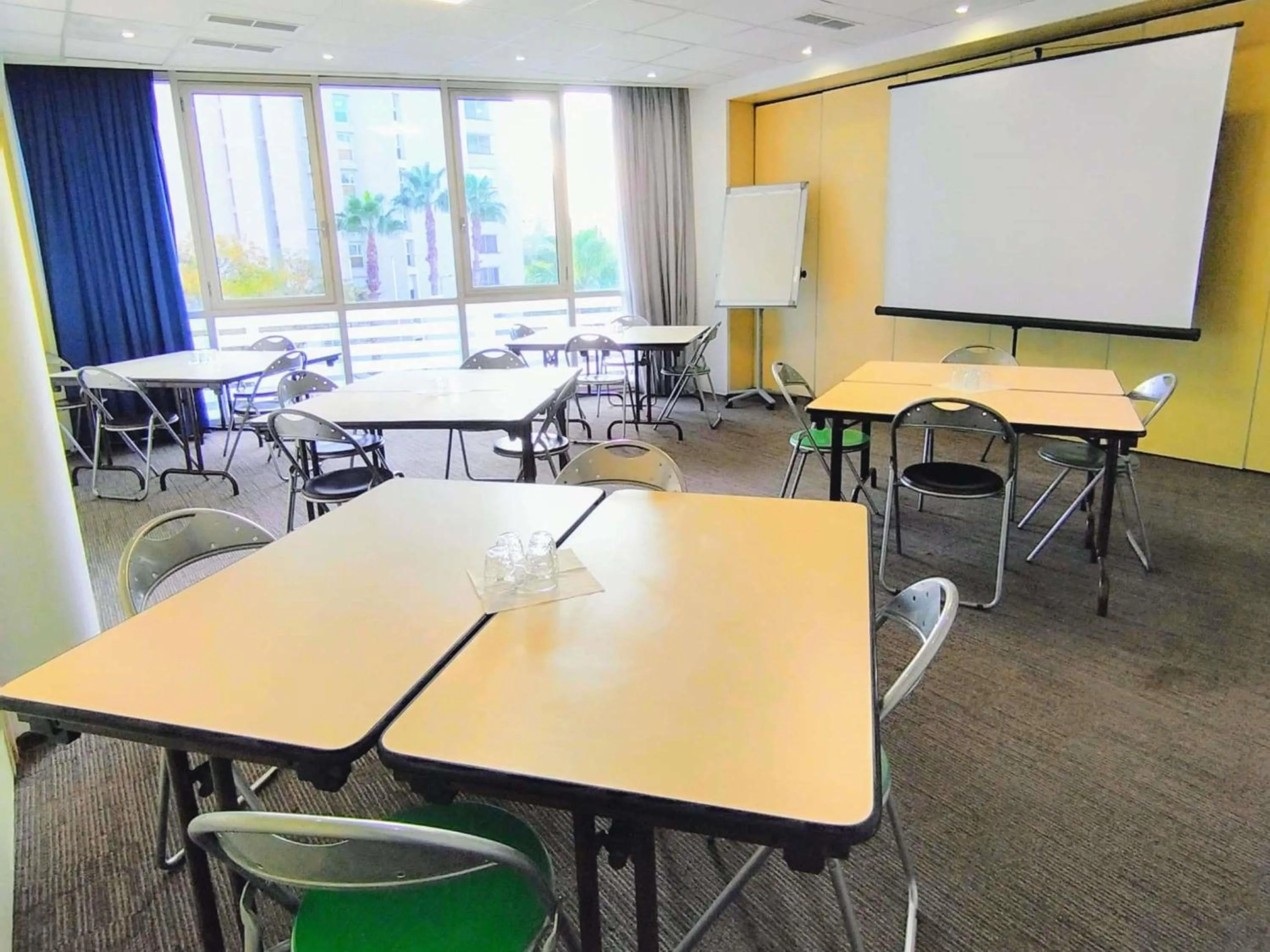 Property building in Ibis Budget Toulon Centre