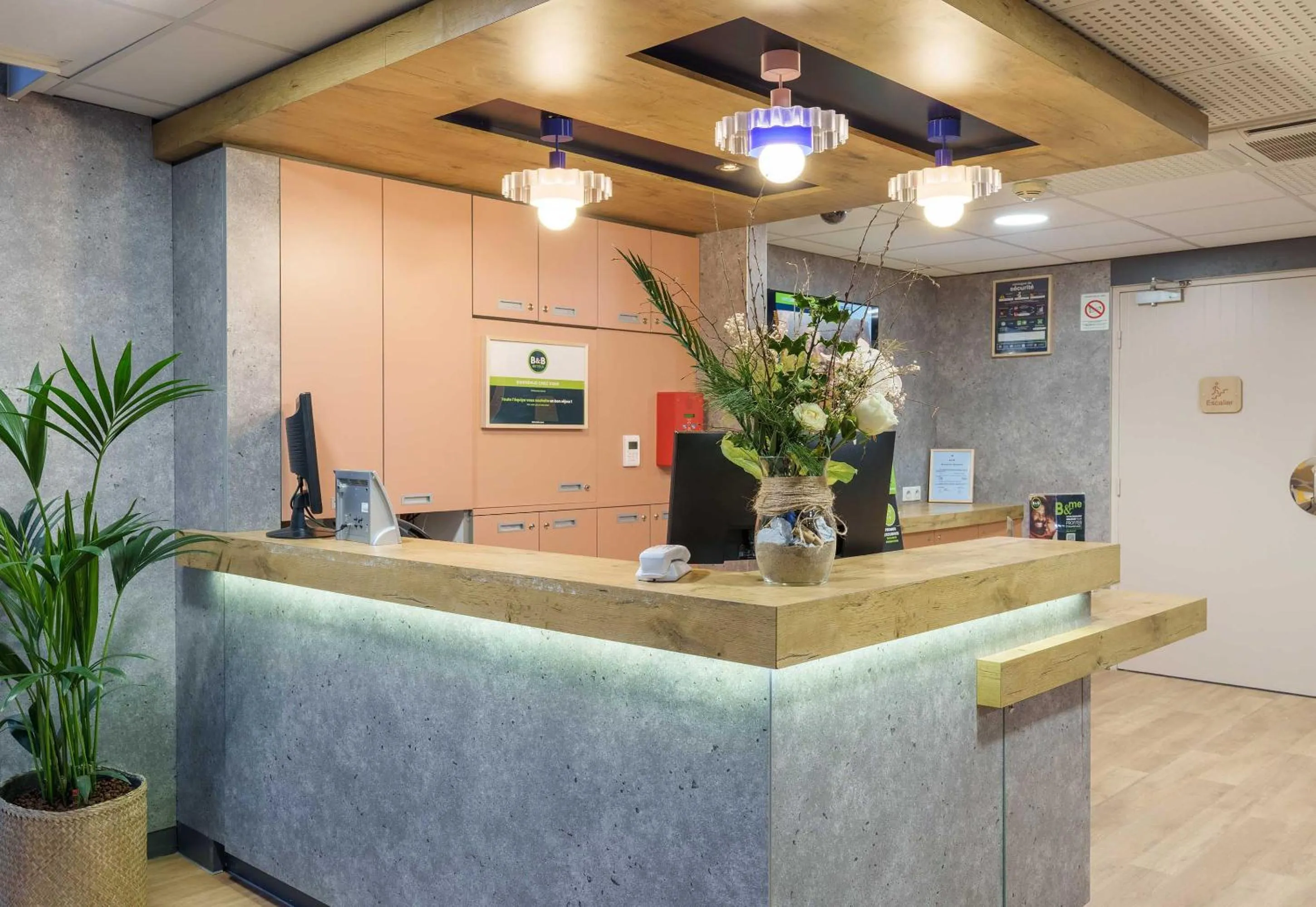 Lobby or reception in B&B HOTEL Troyes Centre