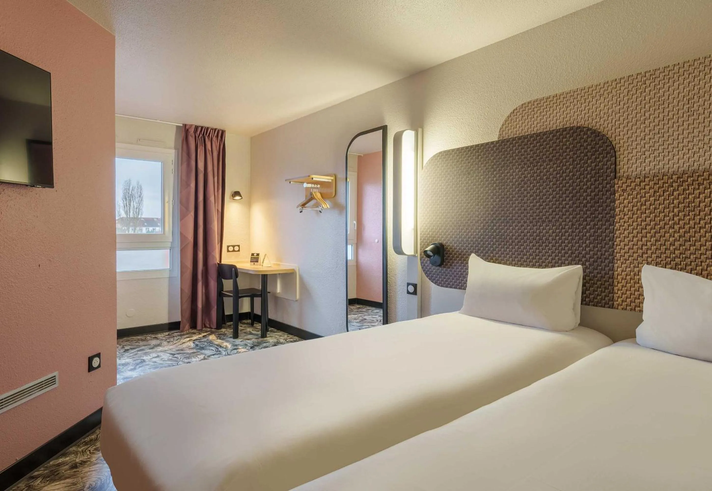 Photo of the whole room, Bed in B&B HOTEL Troyes Centre