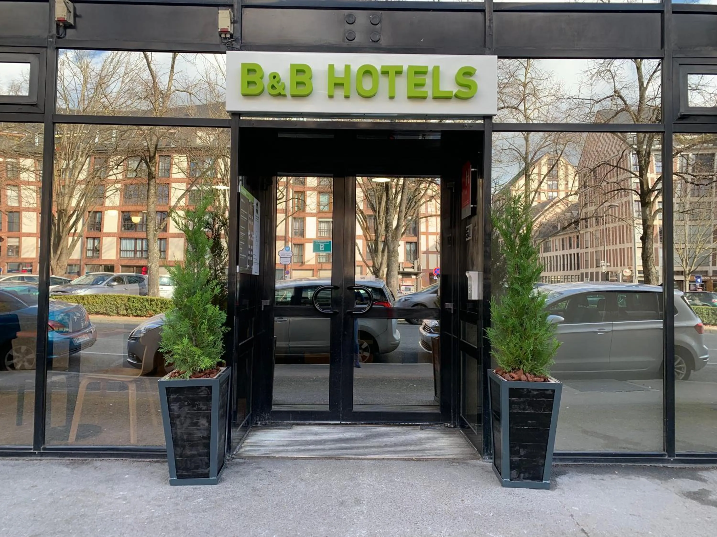 Facade/entrance in B&B HOTEL Troyes Centre