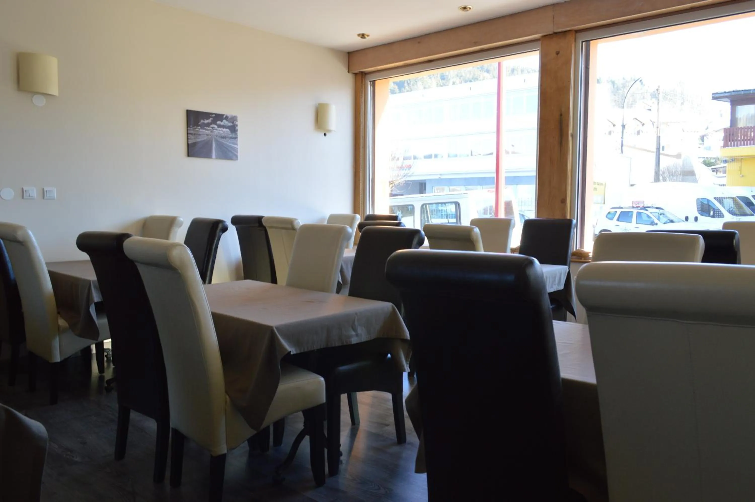 Restaurant/places to eat in Hôtel Timgad