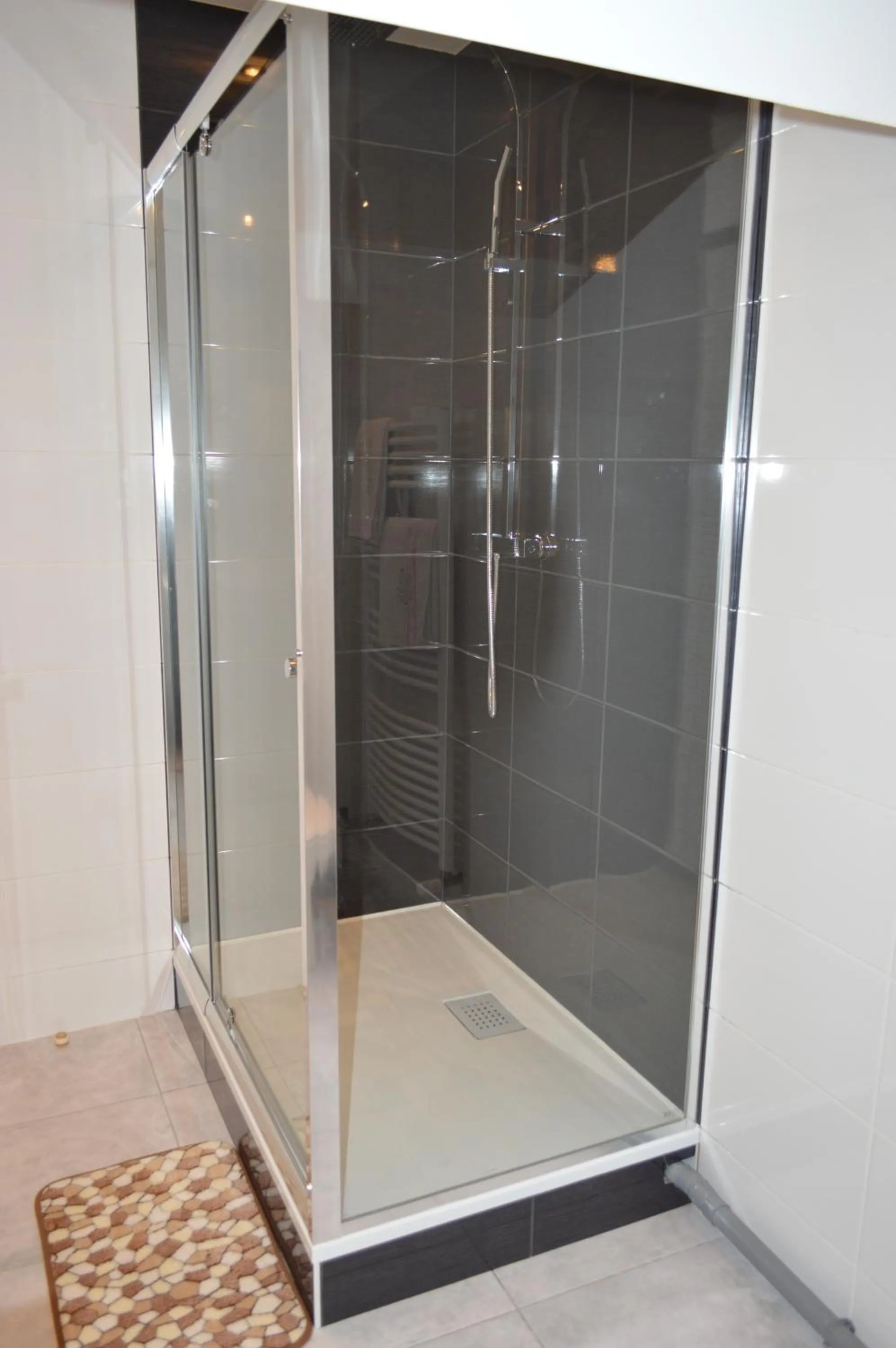 Shower in Hôtel Timgad