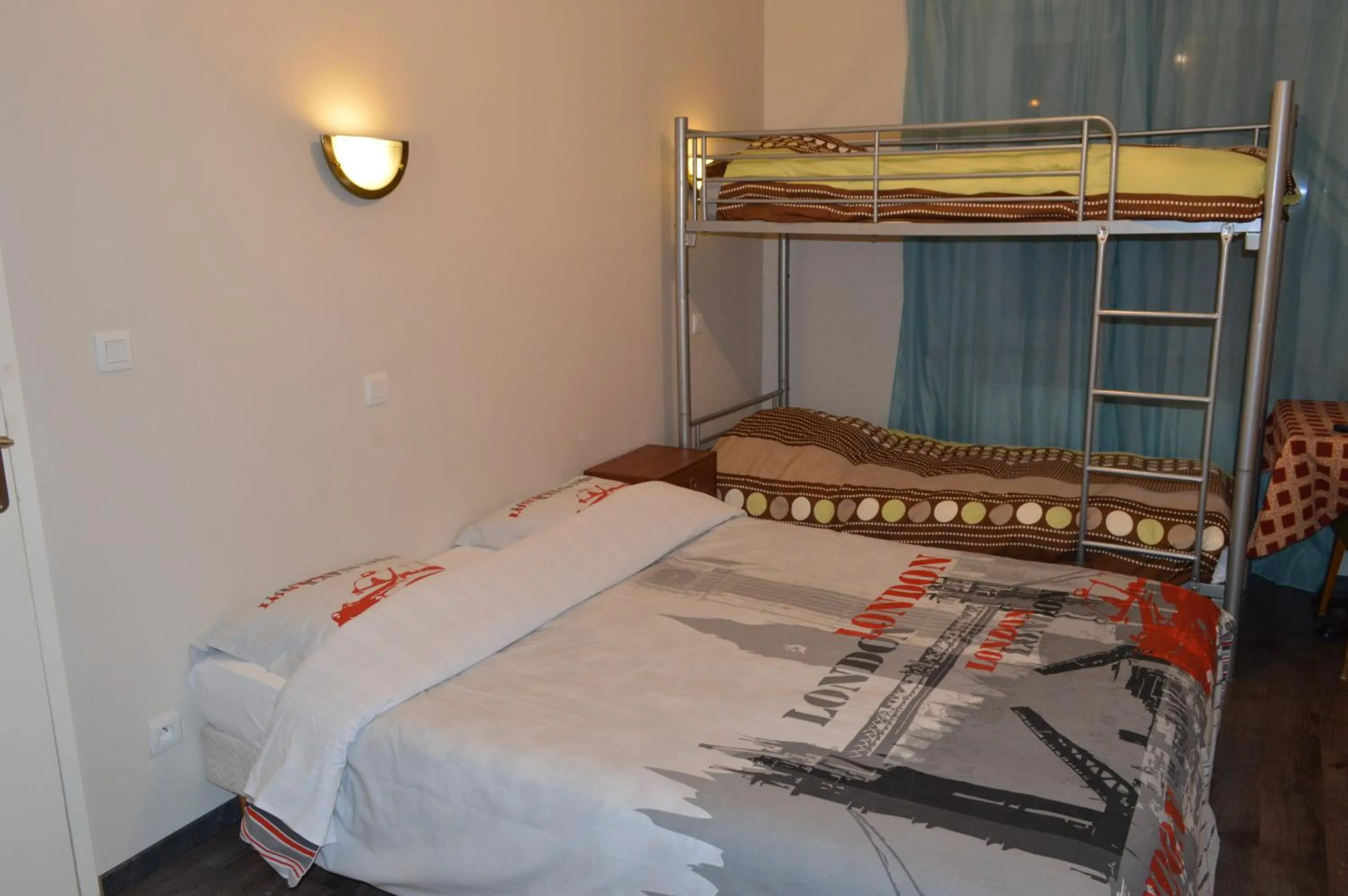 bunk bed, Bed in Hôtel Timgad