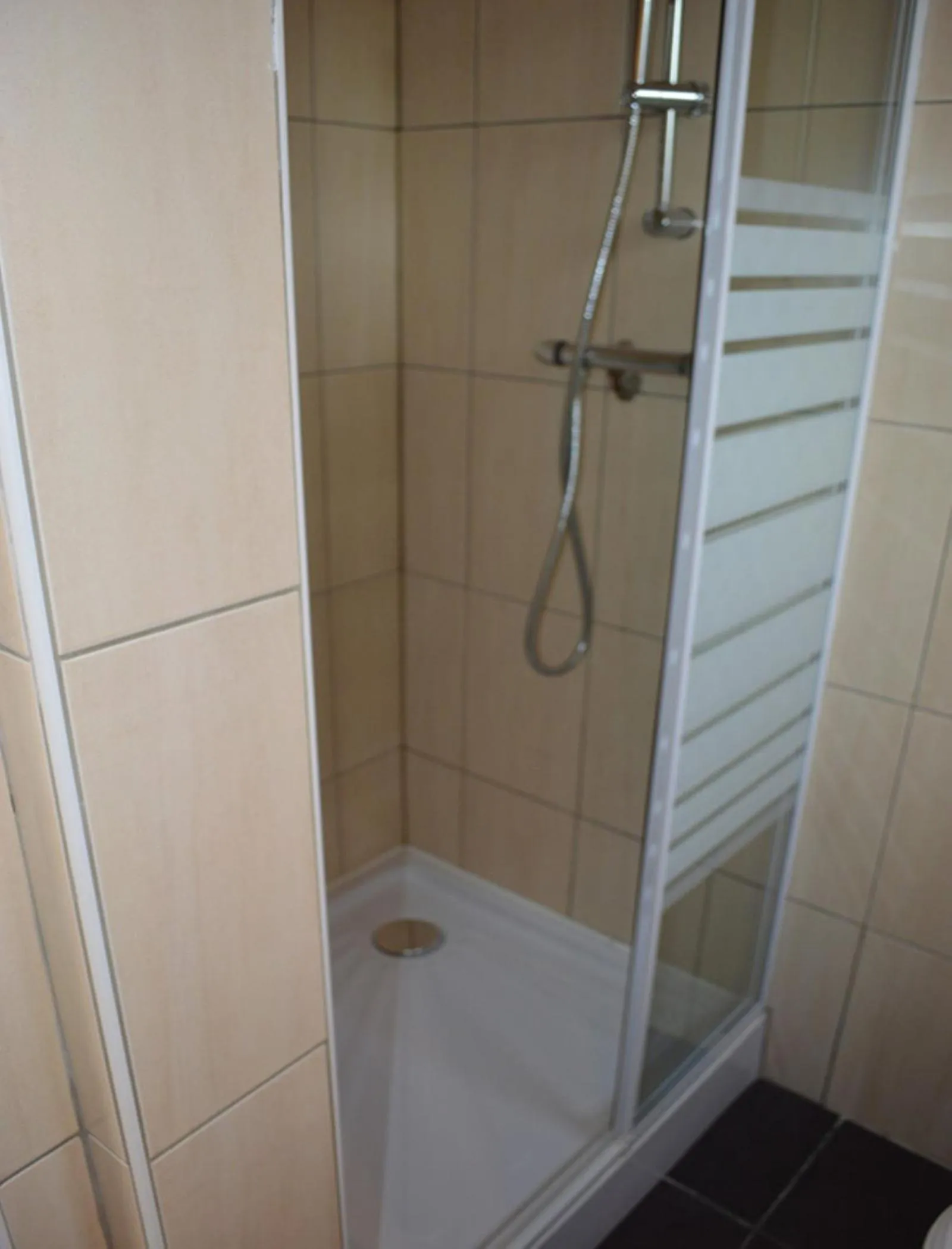 Shower in Hôtel Timgad